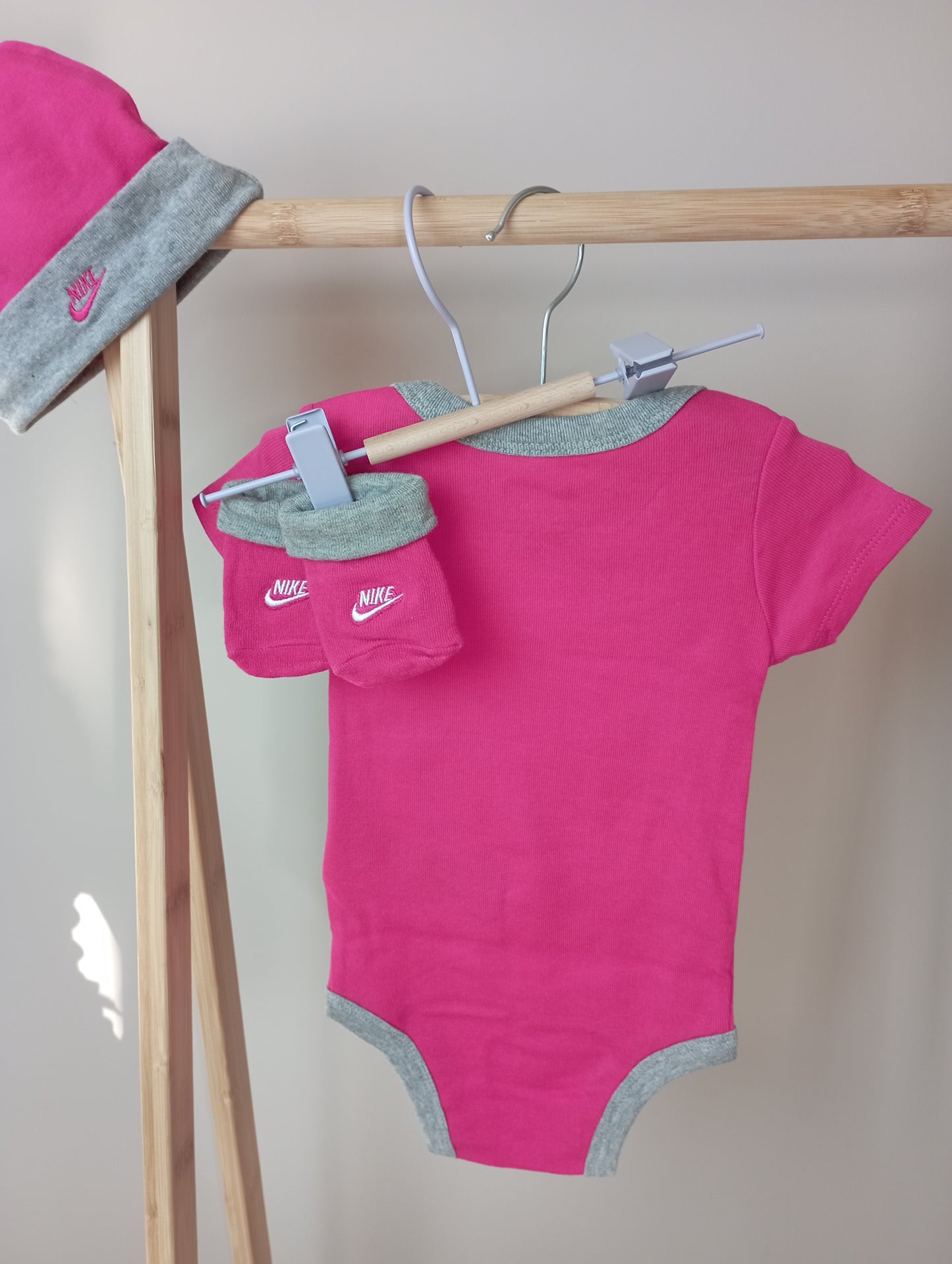 Setje: romper, sokken & muts 6-12m Nike