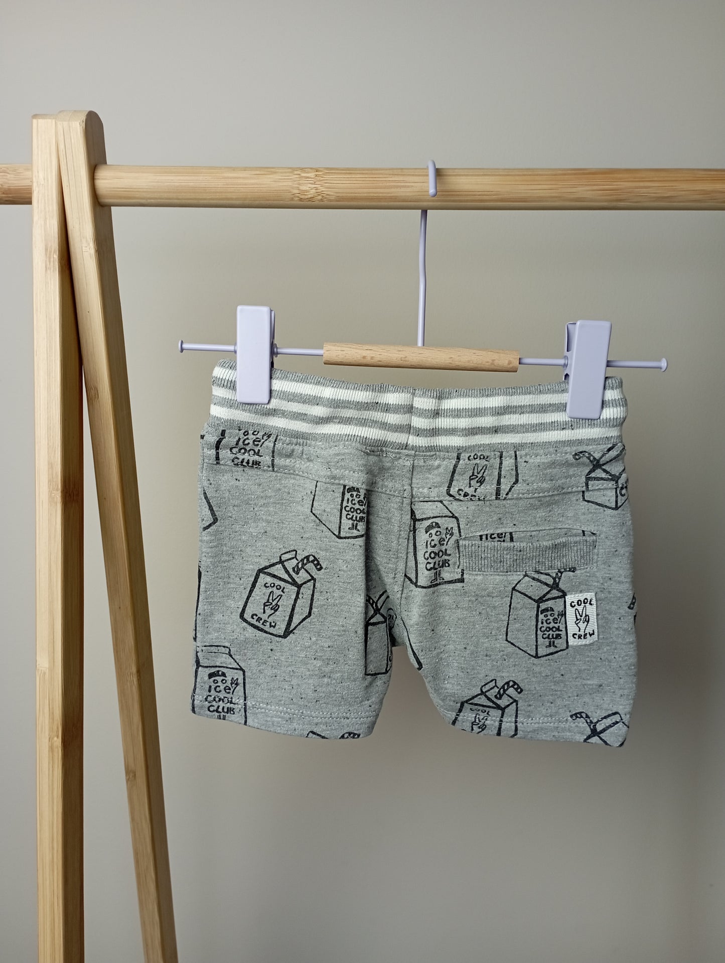Short met brikjes 68 Feetje
