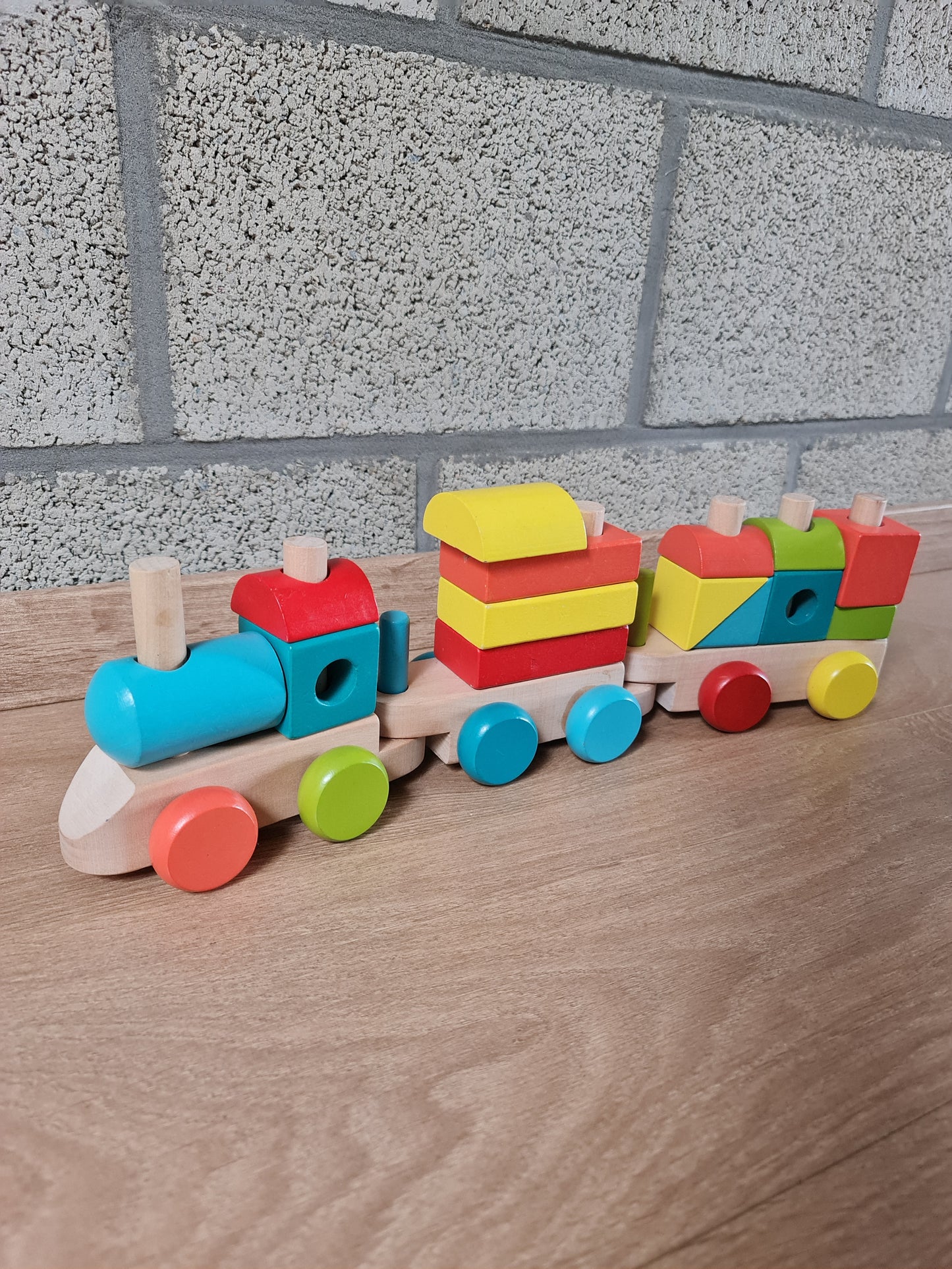 Houten vormentrein Hema