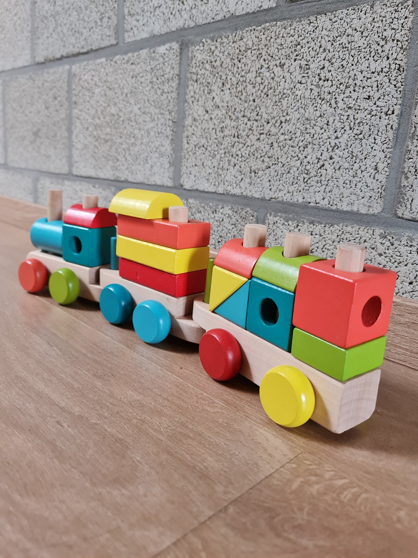 Houten vormentrein Hema