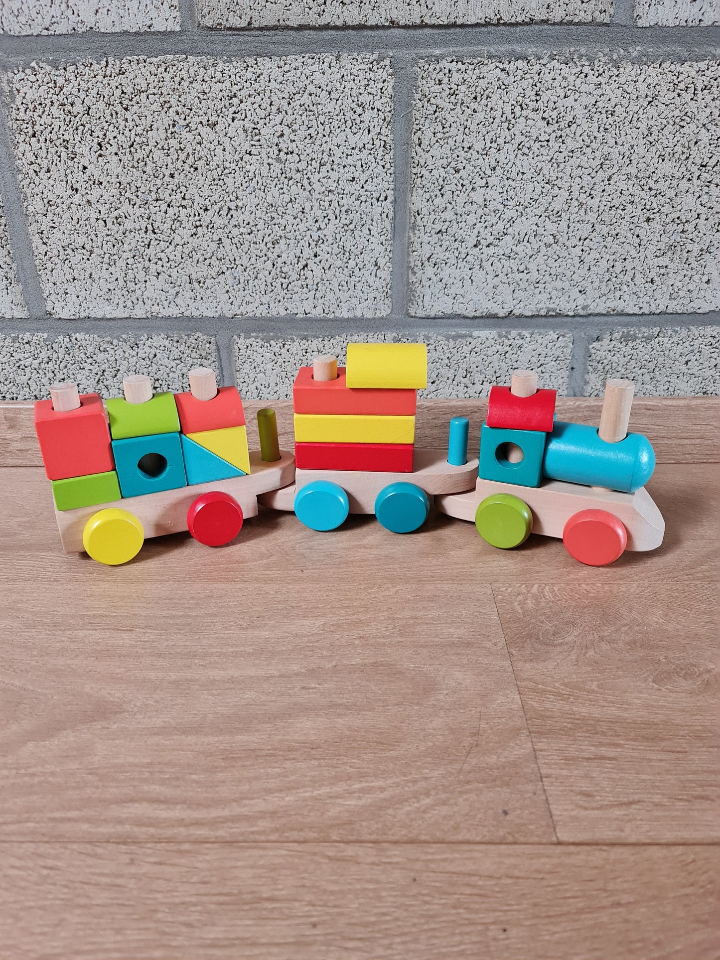 Houten vormentrein Hema
