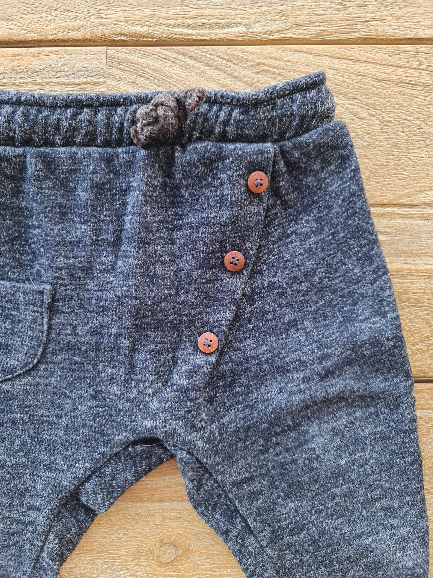 Broek met knoopjes 68 Zara