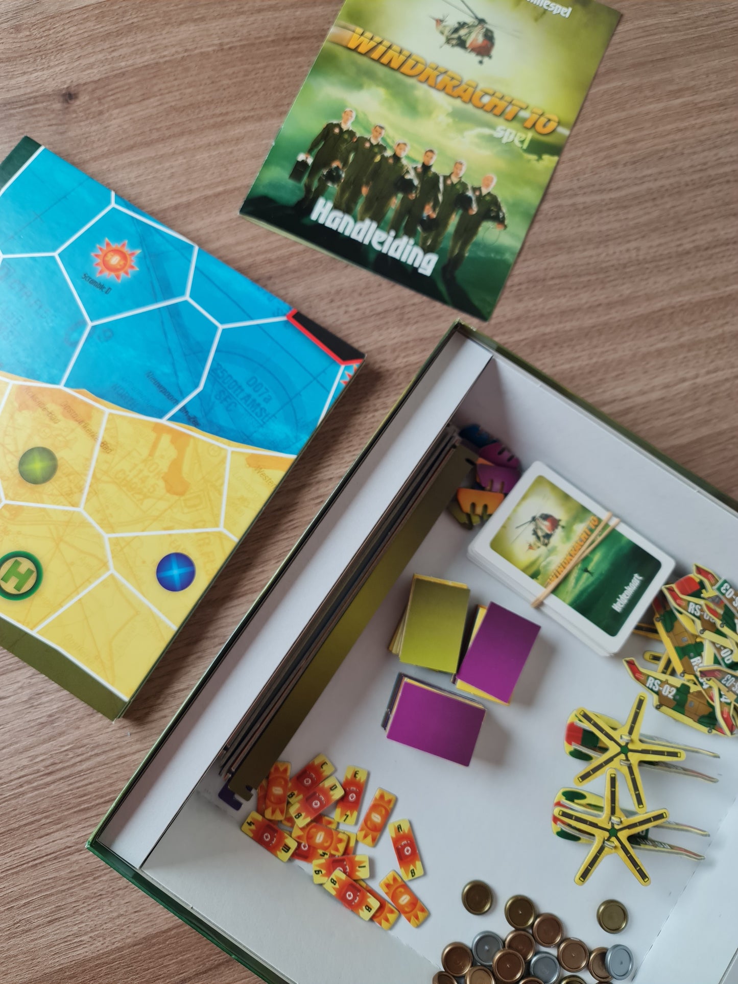 Windkracht 10: een levensreddend familiespel Identity Games