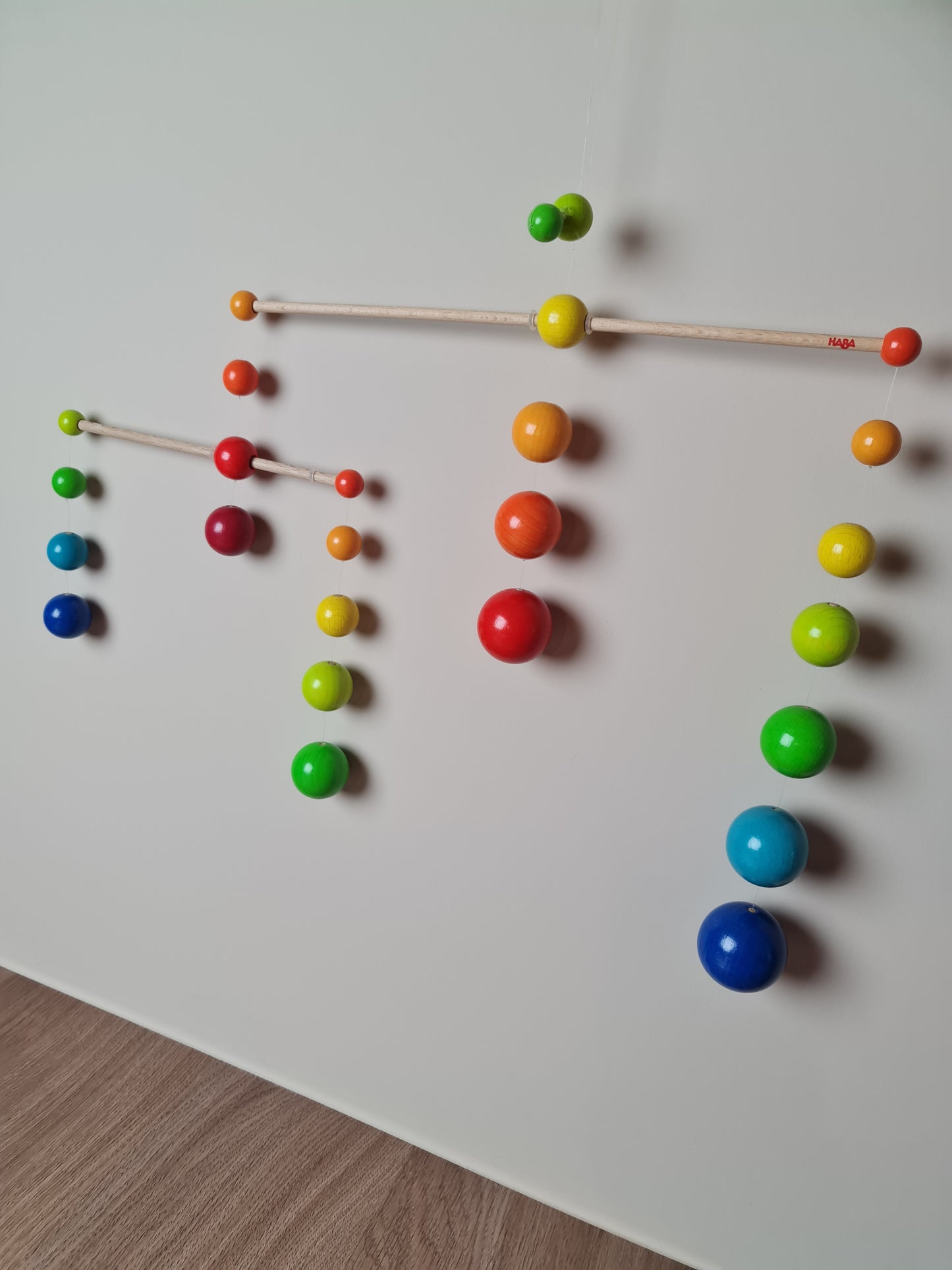 Muziekmobiel regenboogballen Haba