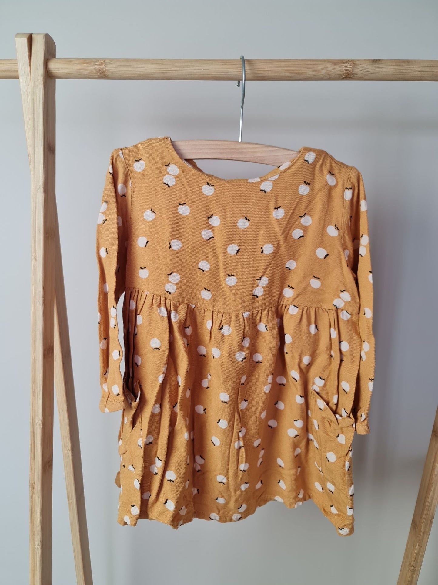 Jurkje met appelsienen 92 Studio 100