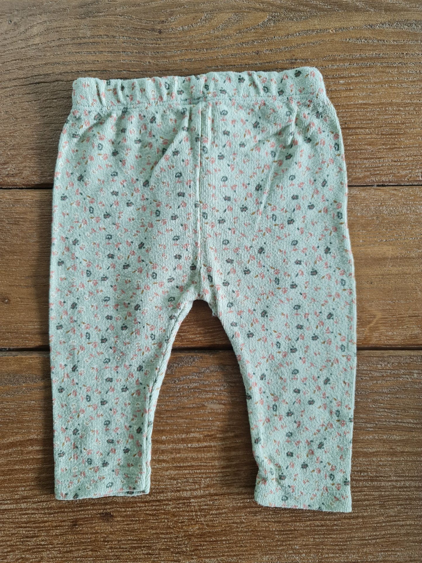 Broekje met bloemen 62 Zara