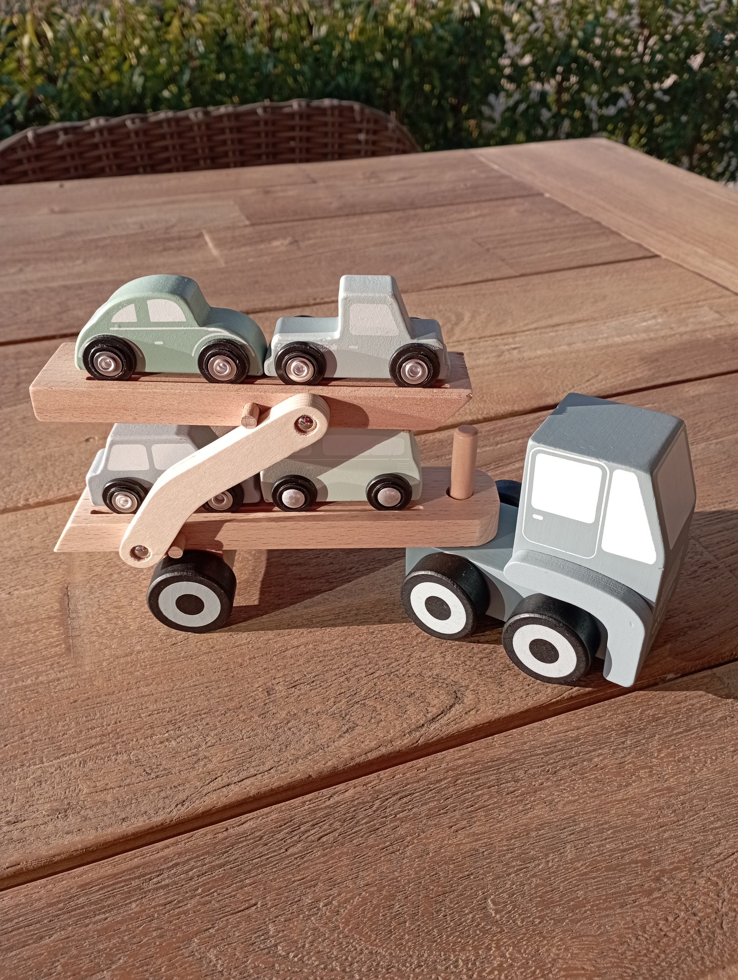 Houten vrachtwagen met auto's Little Dutch