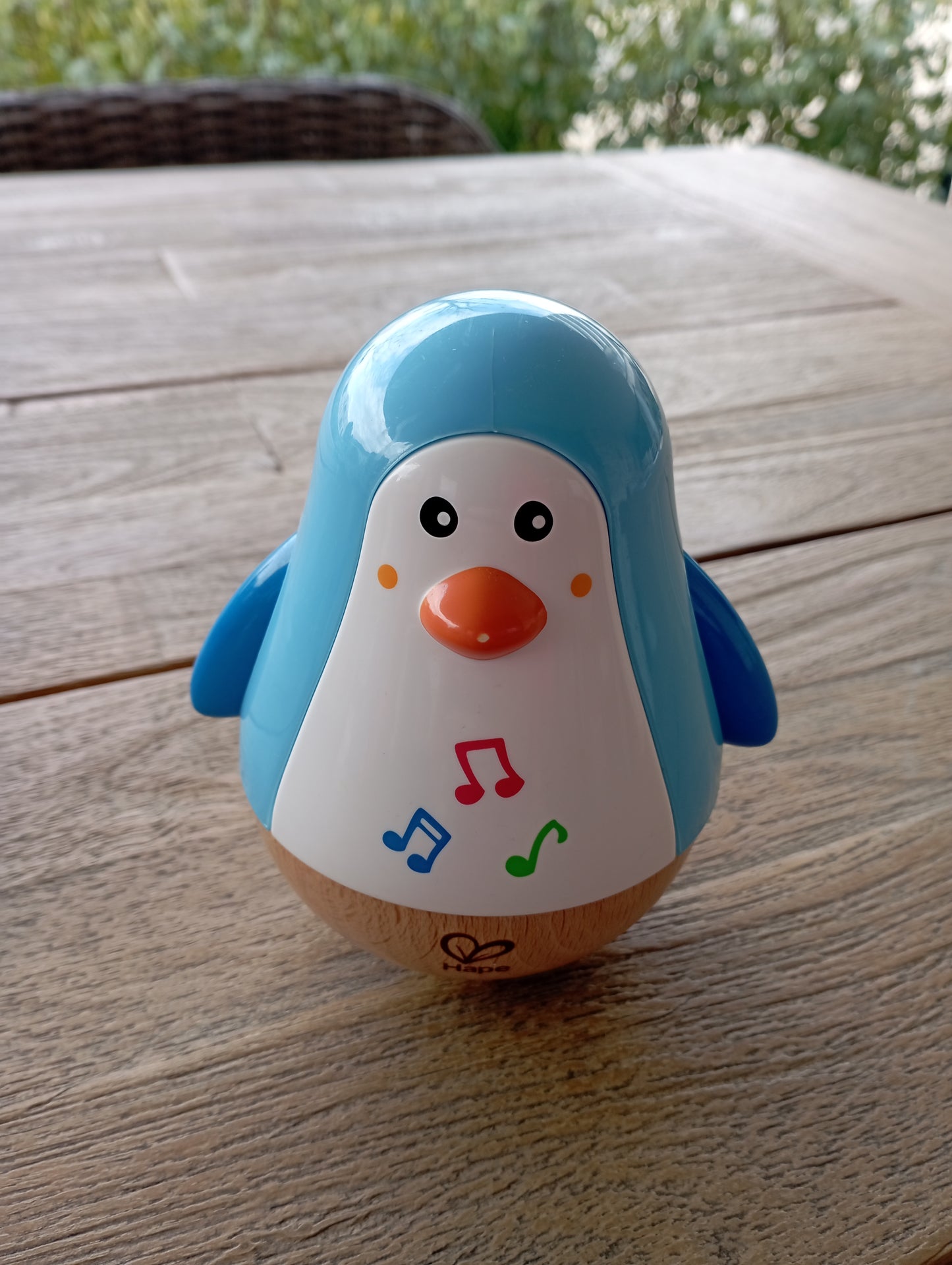 Wiebelende muzikale pinguïn Hape