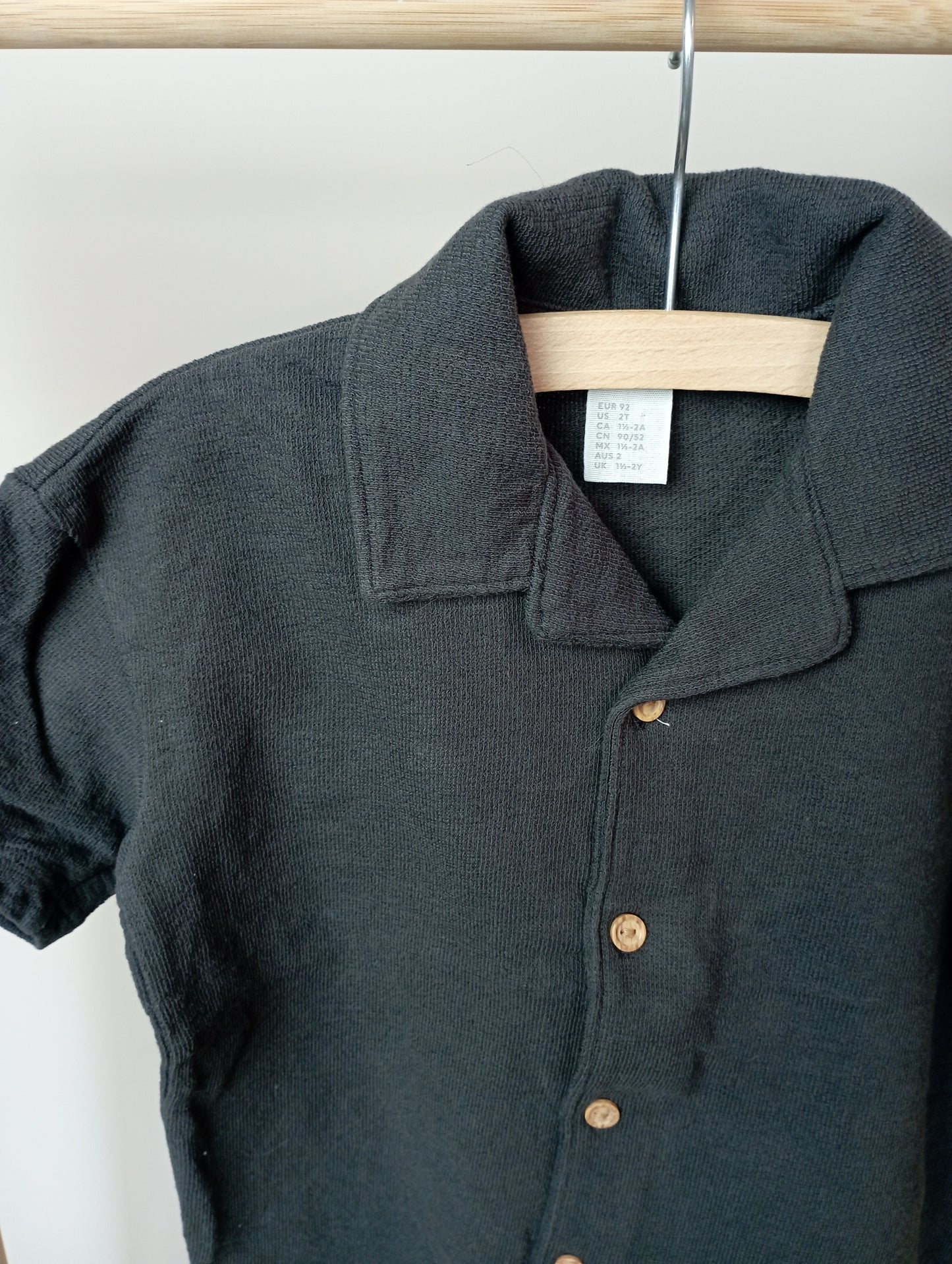 Shirtje met knopen 92 H&M