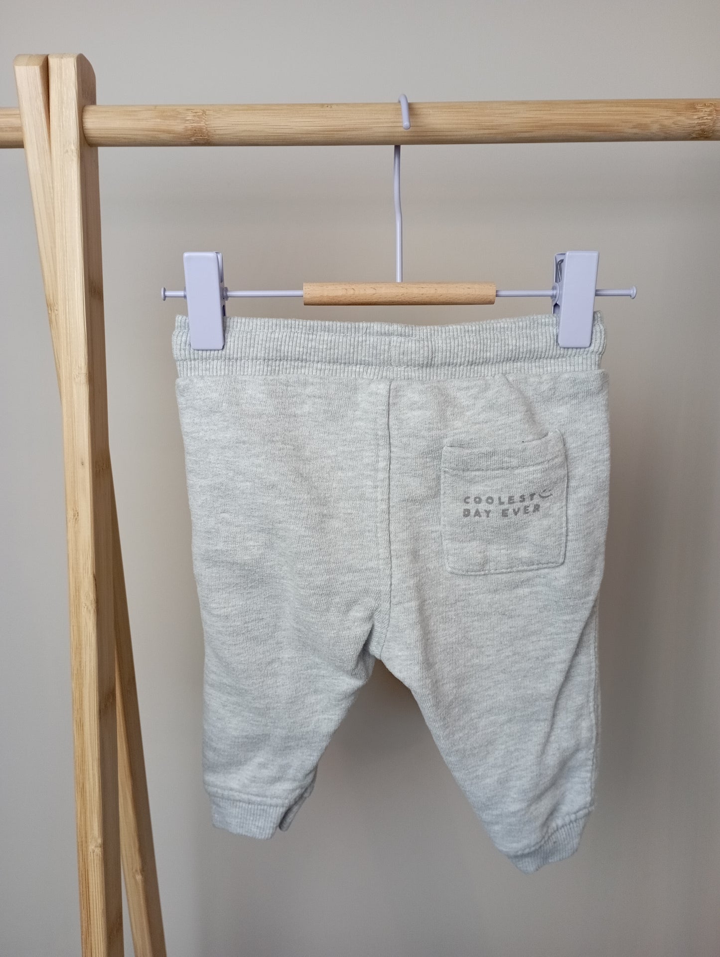 Comfy broekje 74 Zara