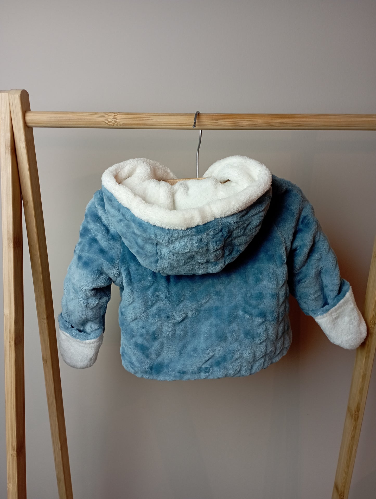 Jasje met handschoenen 62 C&A