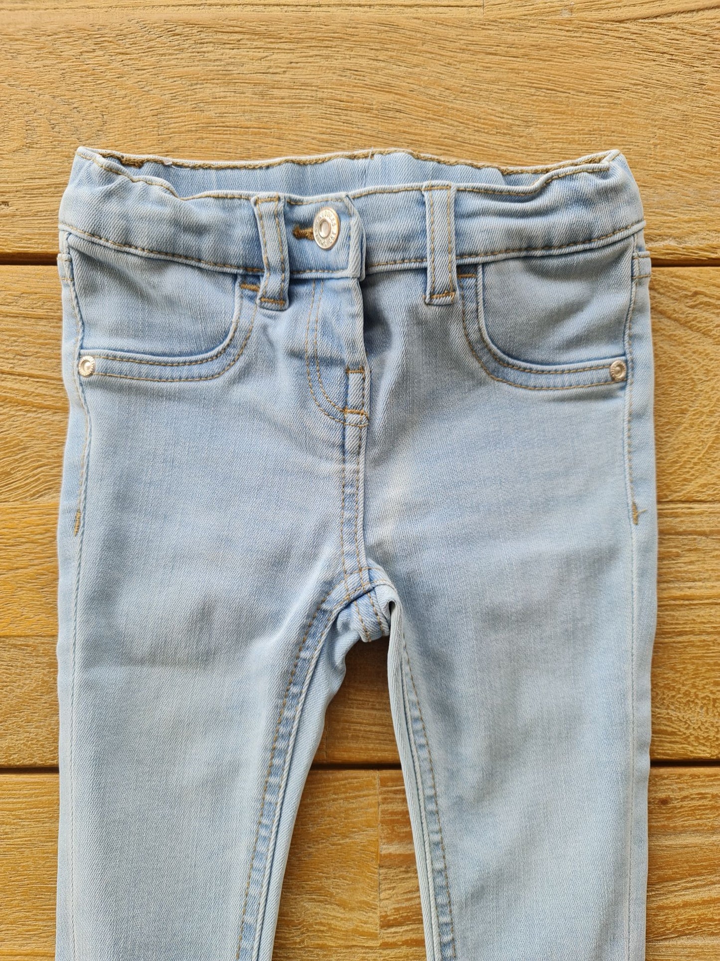Jeansbroek 74 Cuddles and smiles