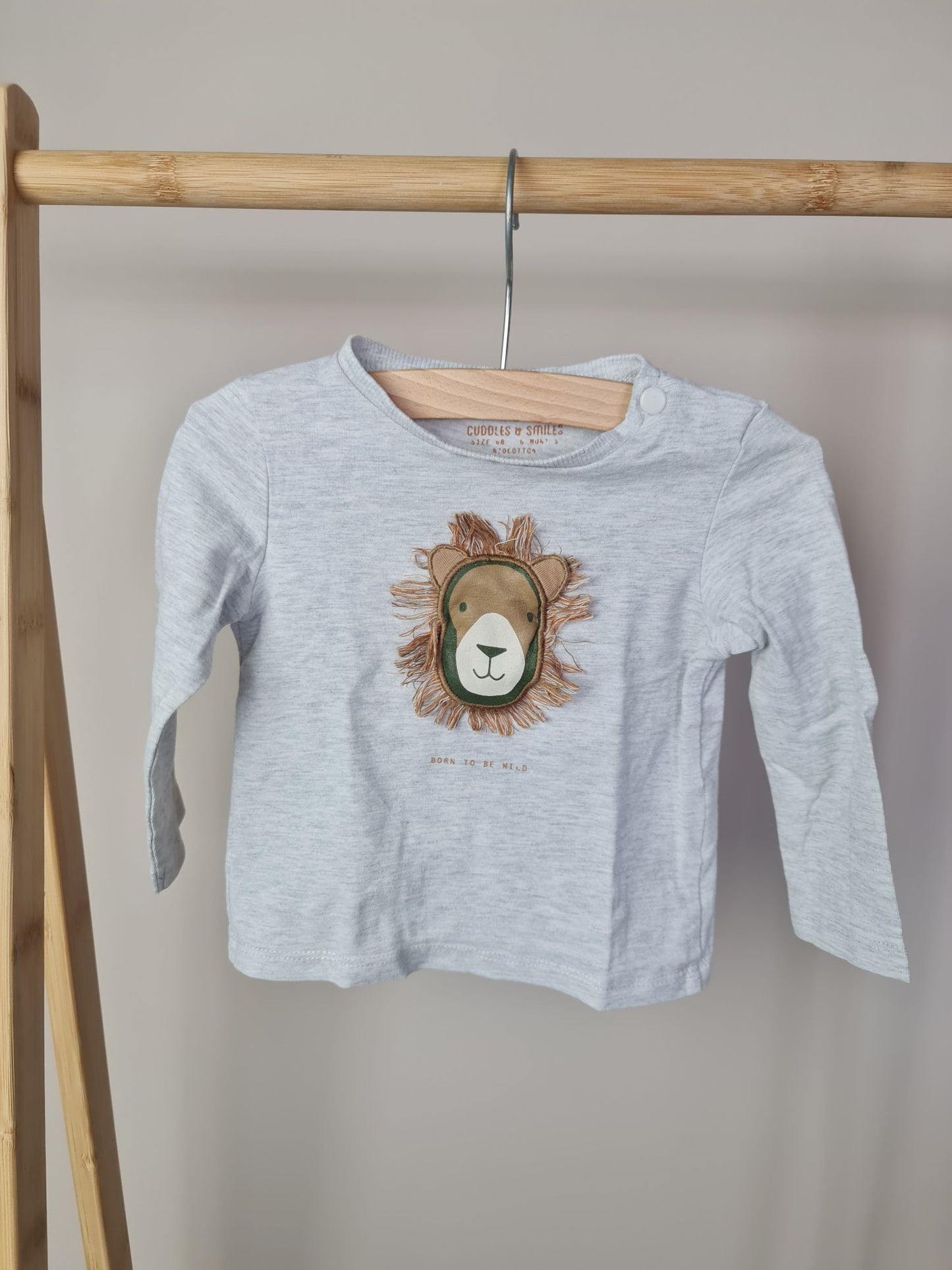 Longsleeve met leeuw 68 Cuddles and smiles