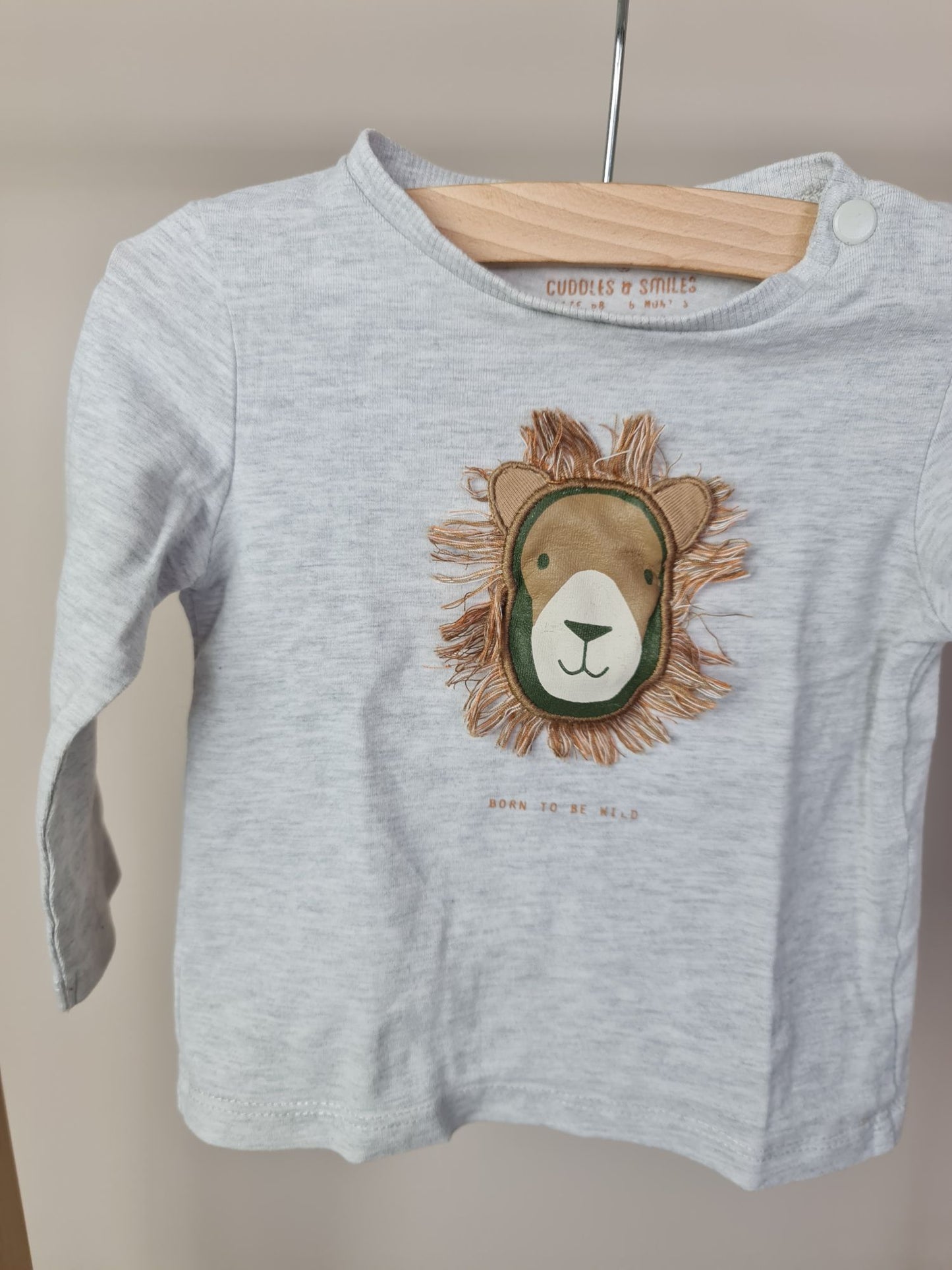 Longsleeve met leeuw 68 Cuddles and smiles