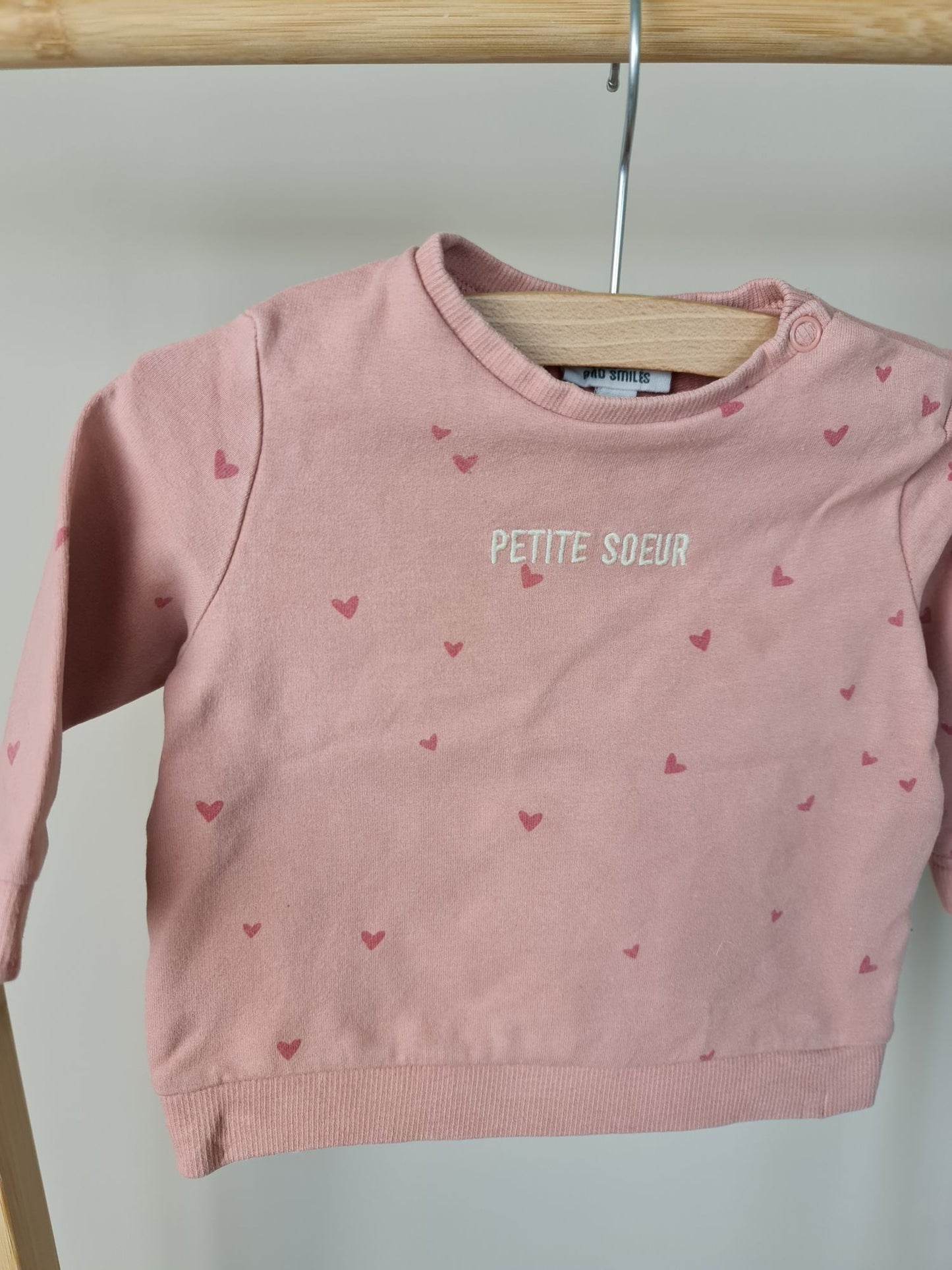 Trui "Petite soeur" 68 Cuddles and smiles