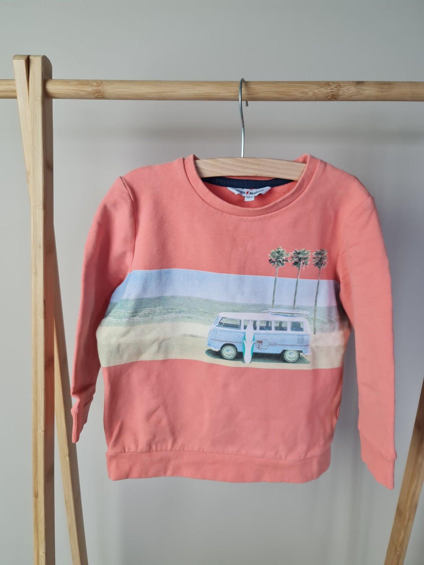 Trui met camper 104 Kidz Nation