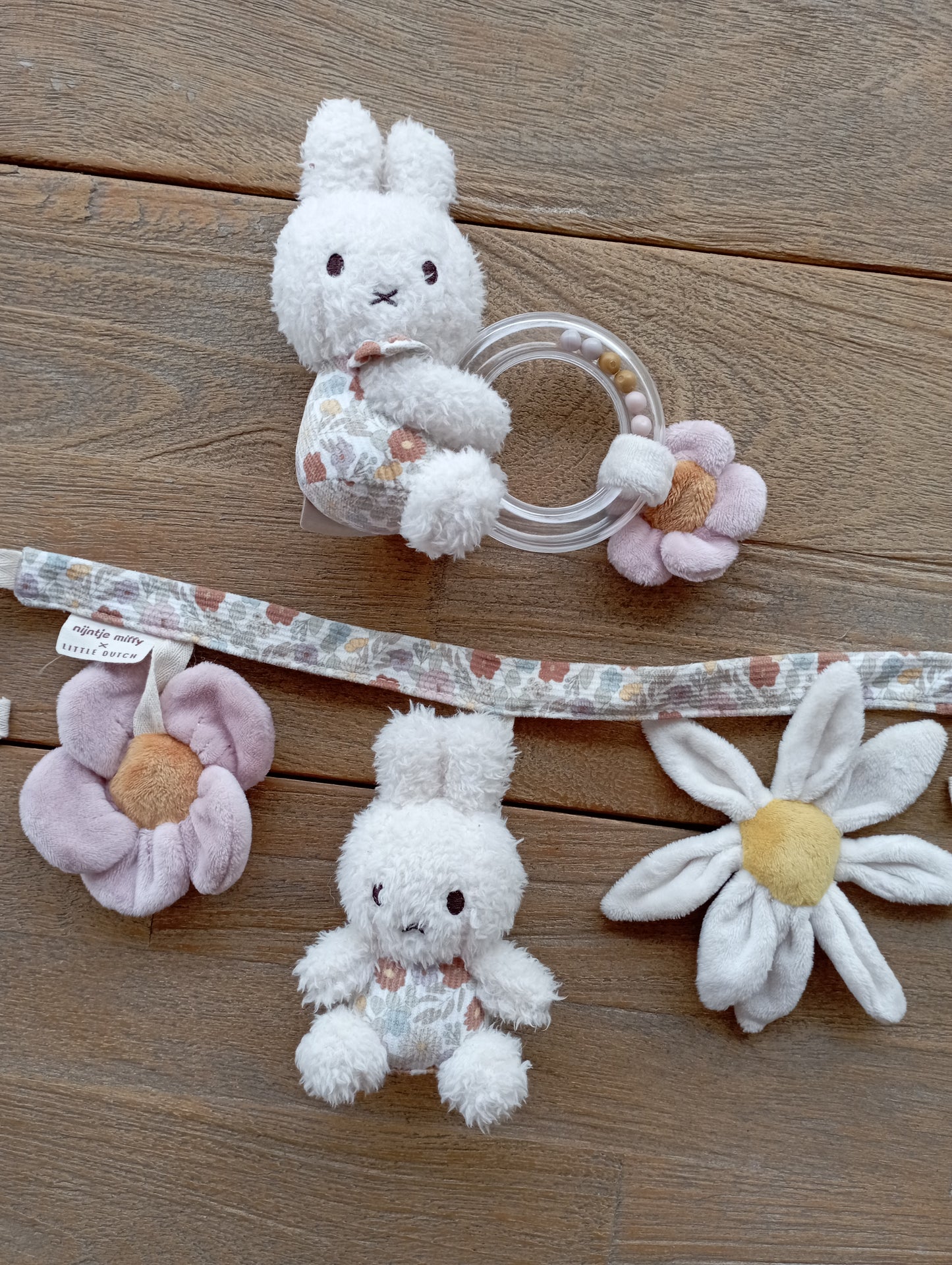 Wagenspanner en rammelaar Nijntje Little Dutch