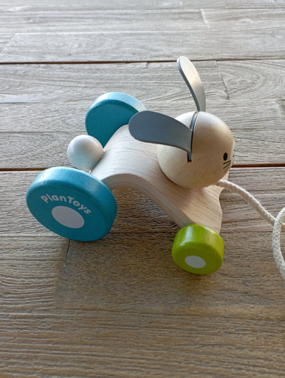 Trekdiertje huppelend konijn Plan Toys