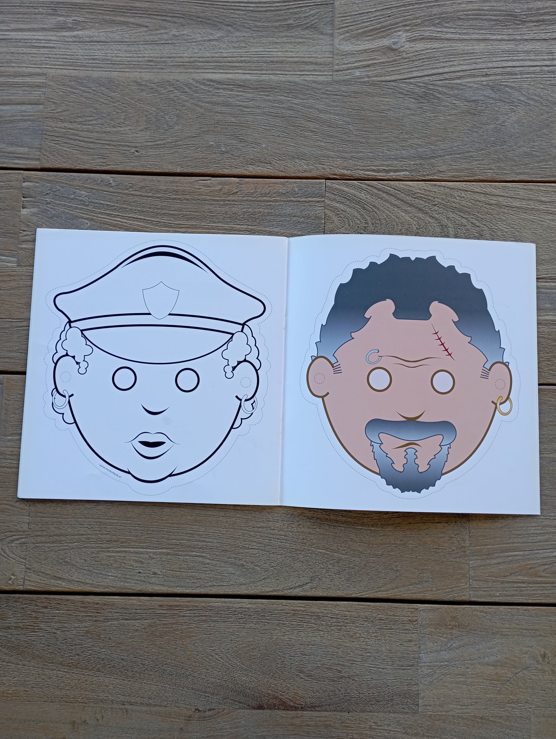 Maskers, boeven en politie Uitgeverij Libre BV
