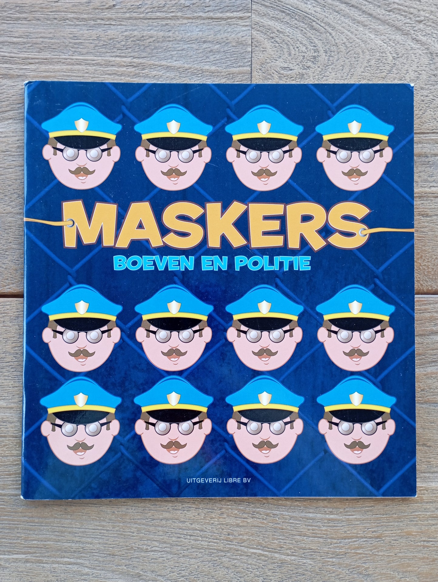 Maskers, boeven en politie Uitgeverij Libre BV