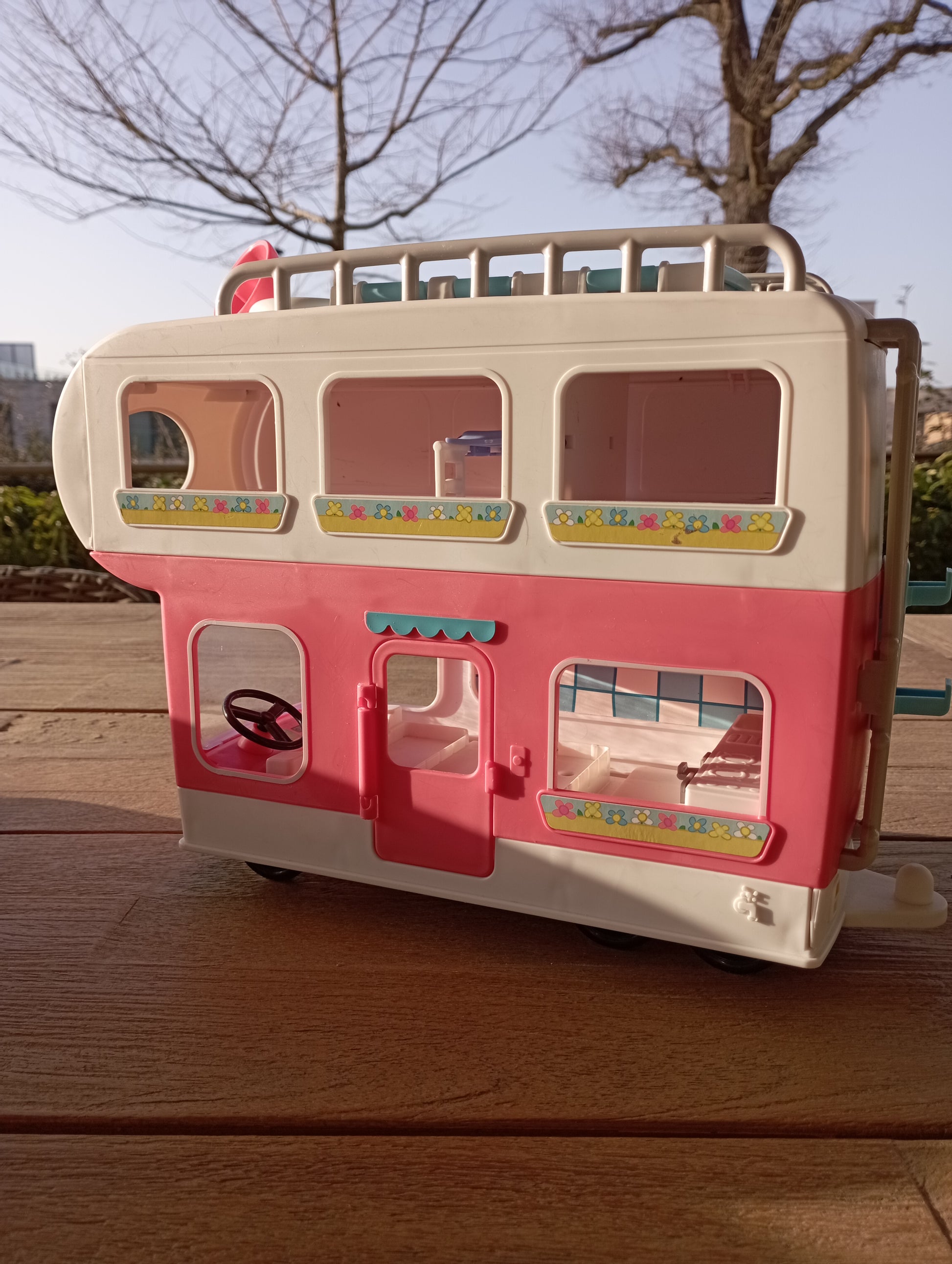 Peppa Pig Adventure family camper + Classroom Hasbro