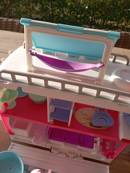 Peppa Pig Adventure family camper + Classroom Hasbro