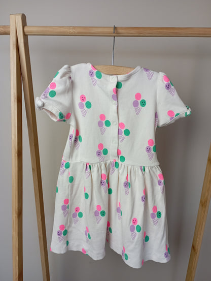 Jurkje met ijsjes 86 Cuddles and smiles