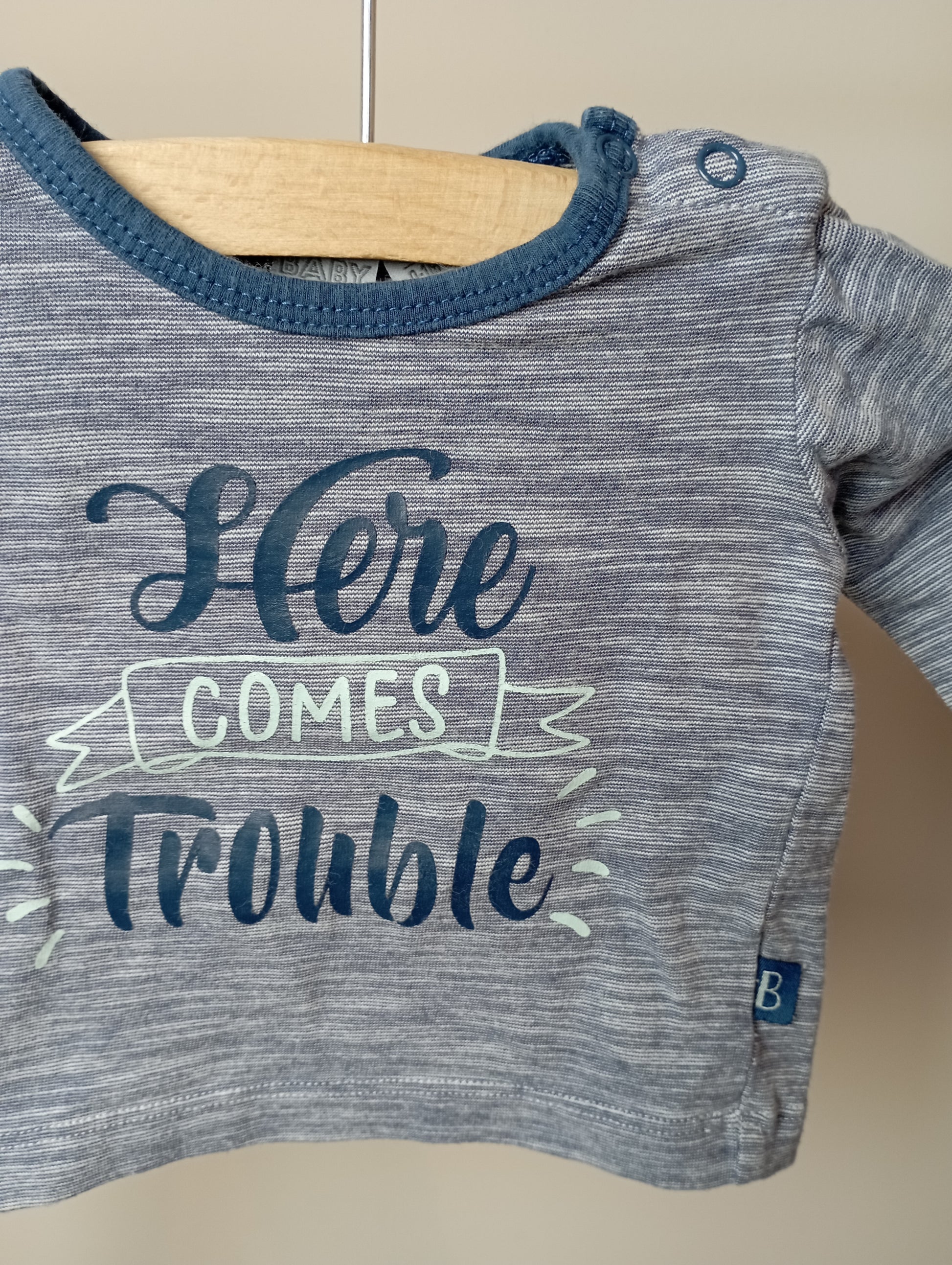 Longsleeve "Here comes trouble" 50 Babylook