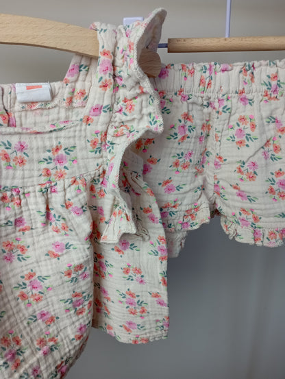 Luchtig setje met bloemen 74 Hema