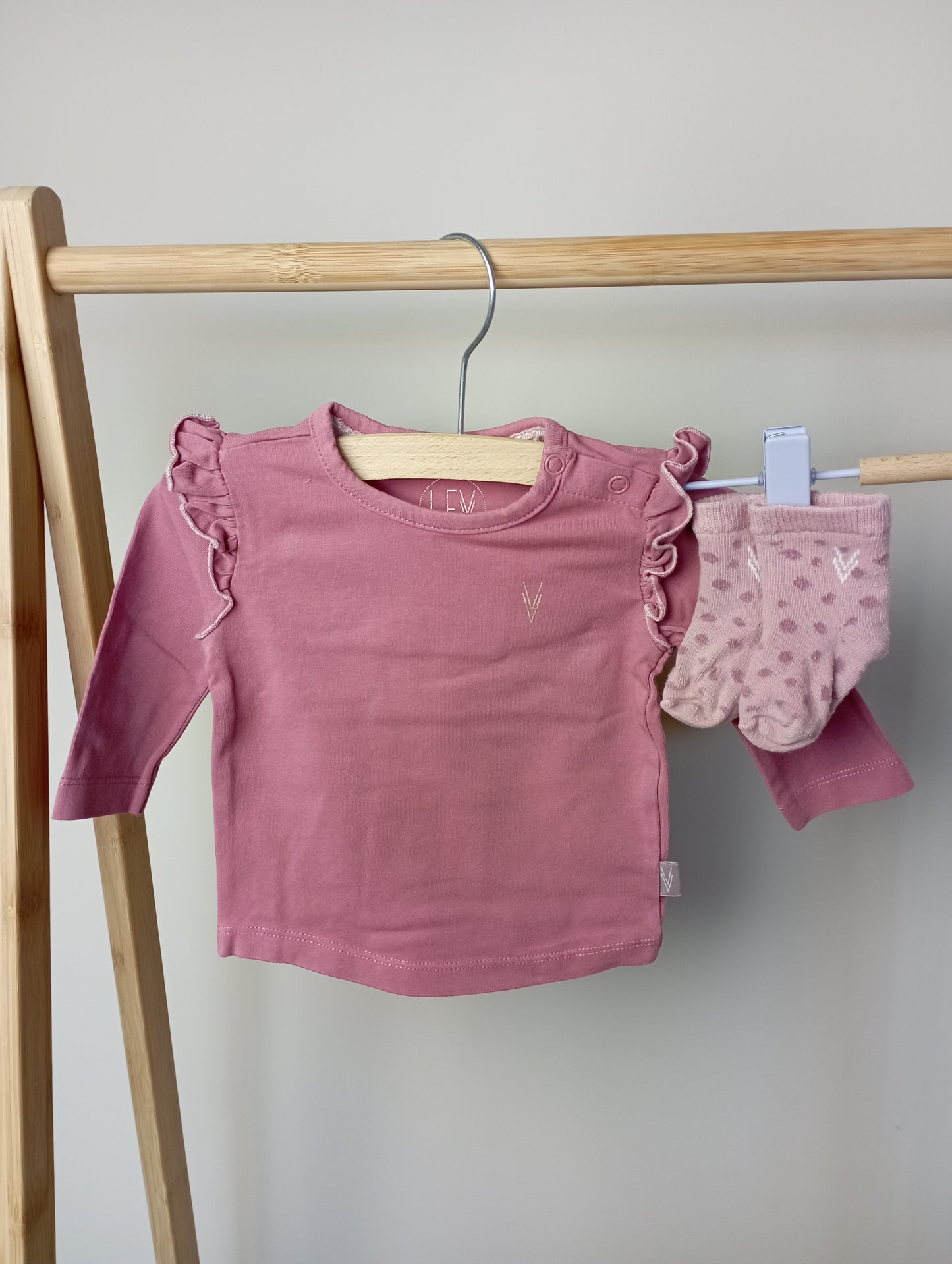Longsleeve met sokjes 56 Levv
