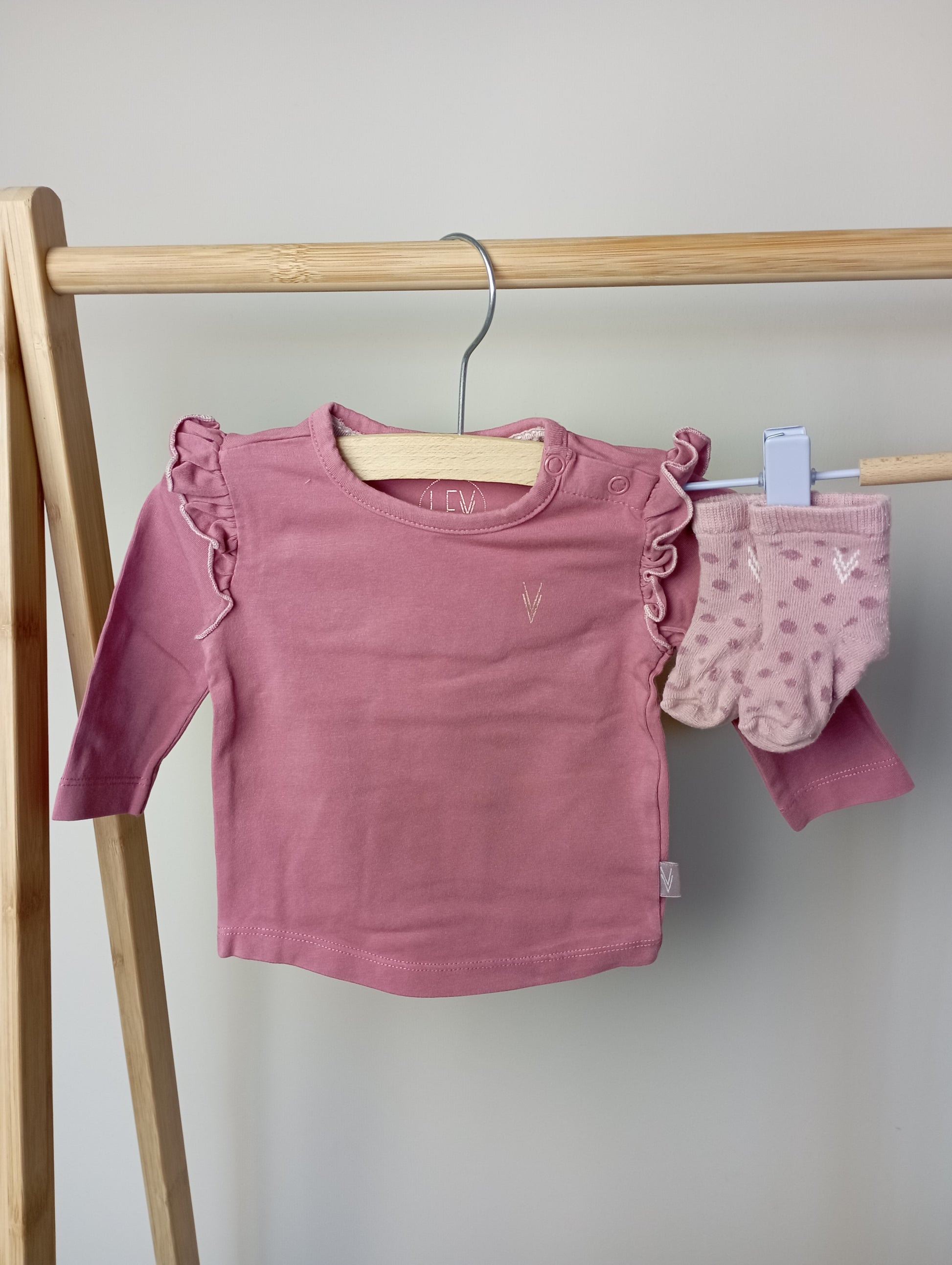 Longsleeve met sokjes 56 Levv