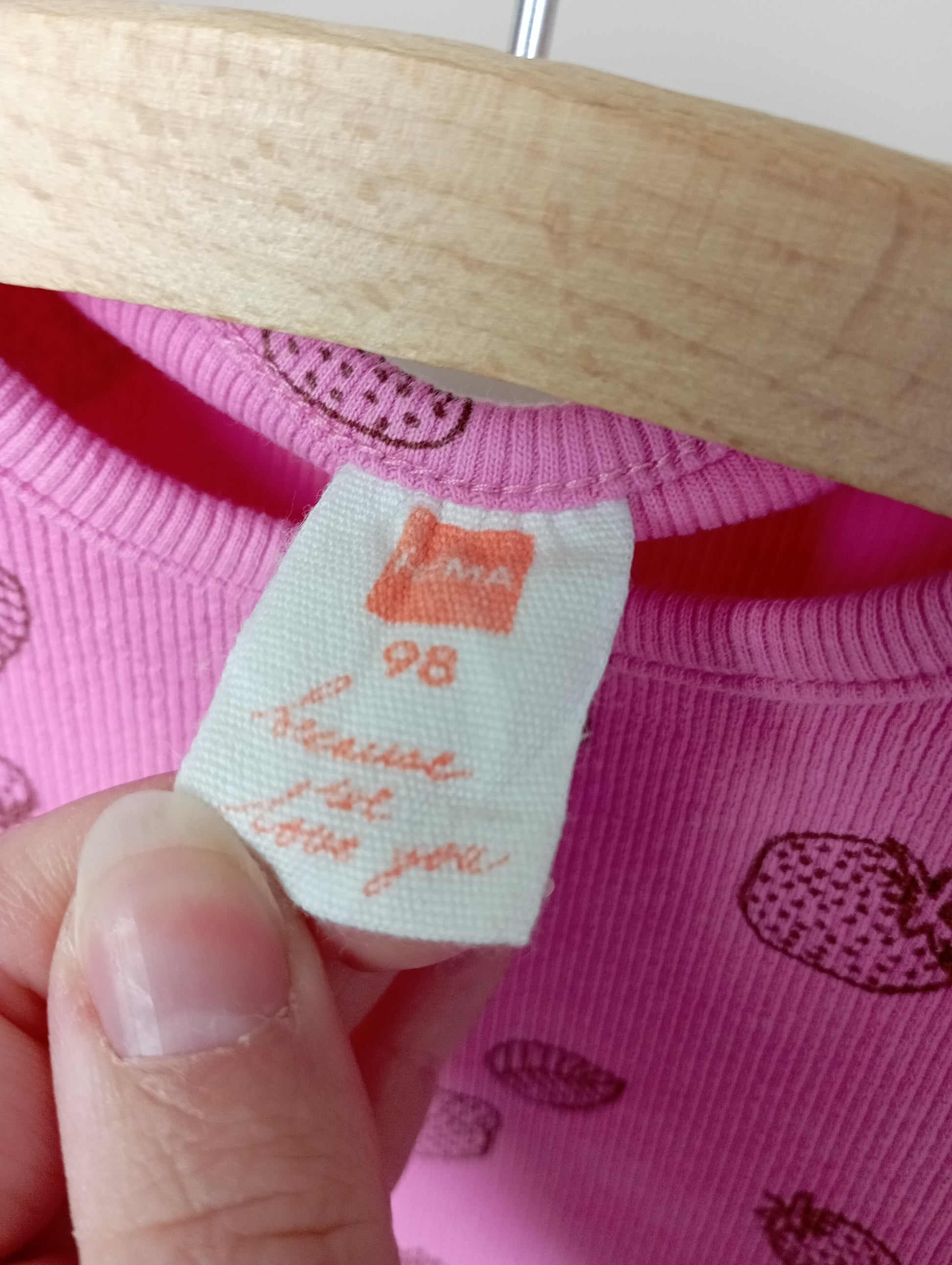 Shirt met aardbeien 98 Hema