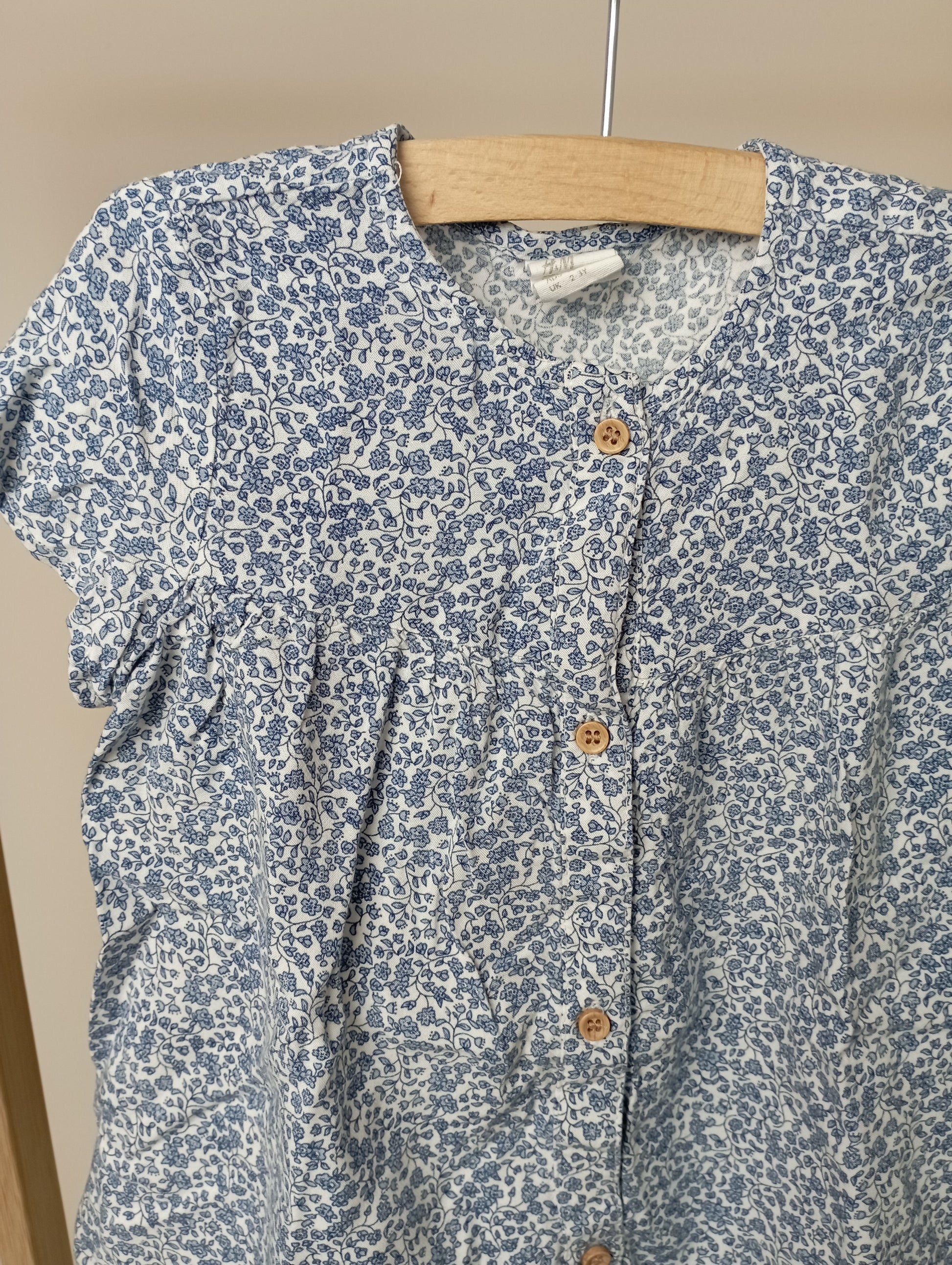 Shirtje met knoopjes 98 H&M