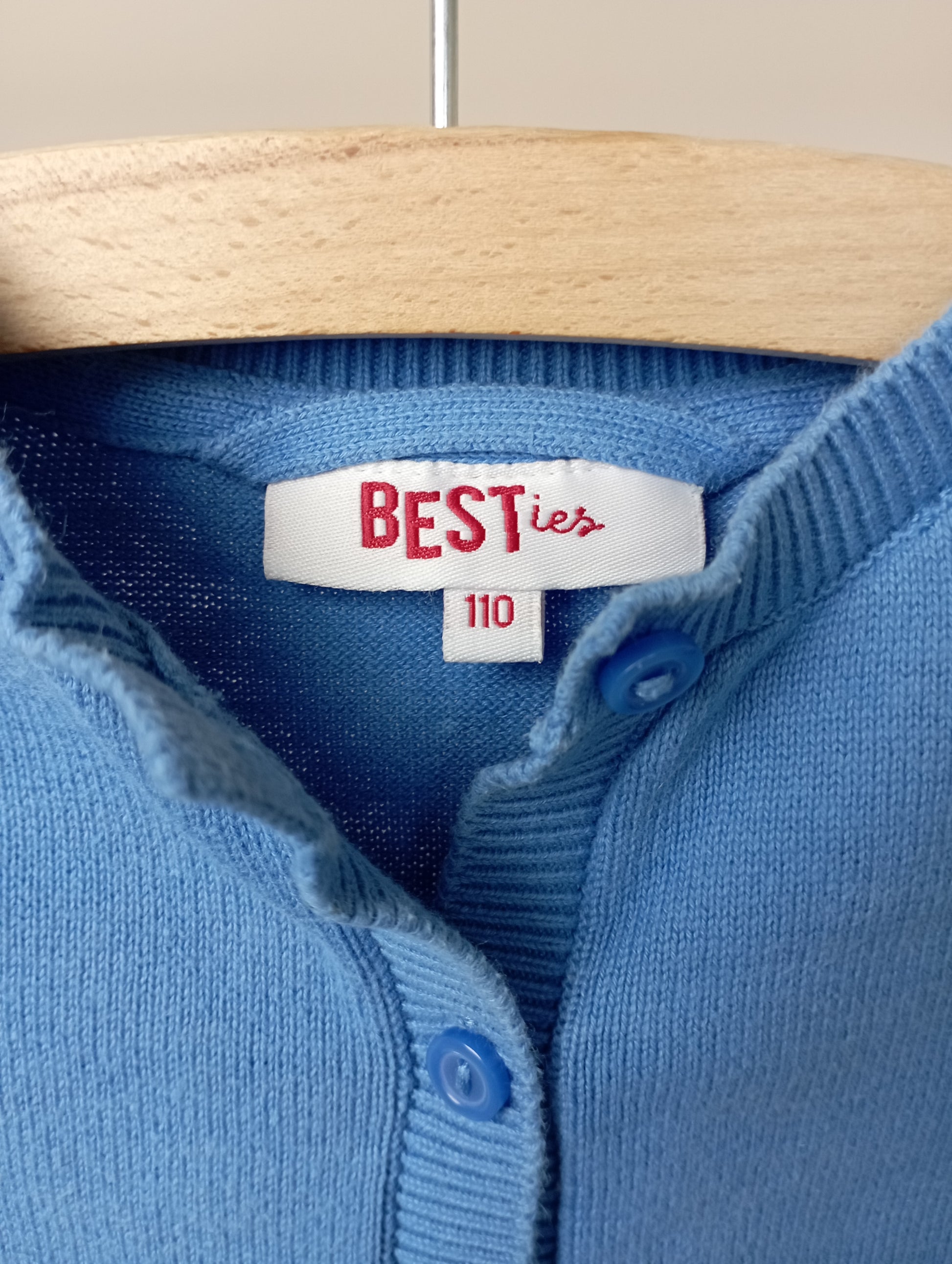 Vestje met knoopjes 110 Besties