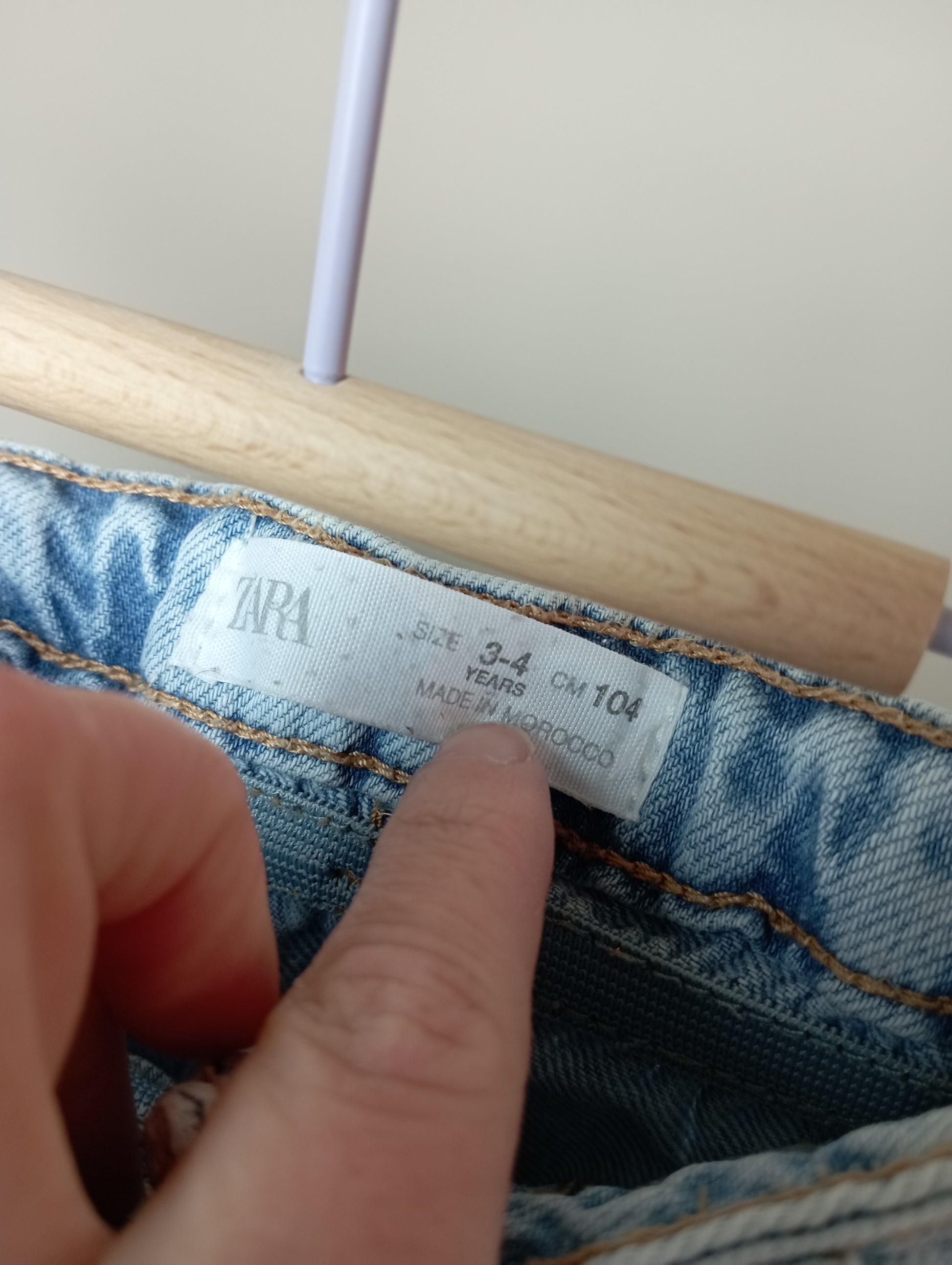 Jeansbroek met scheuren 104 Zara