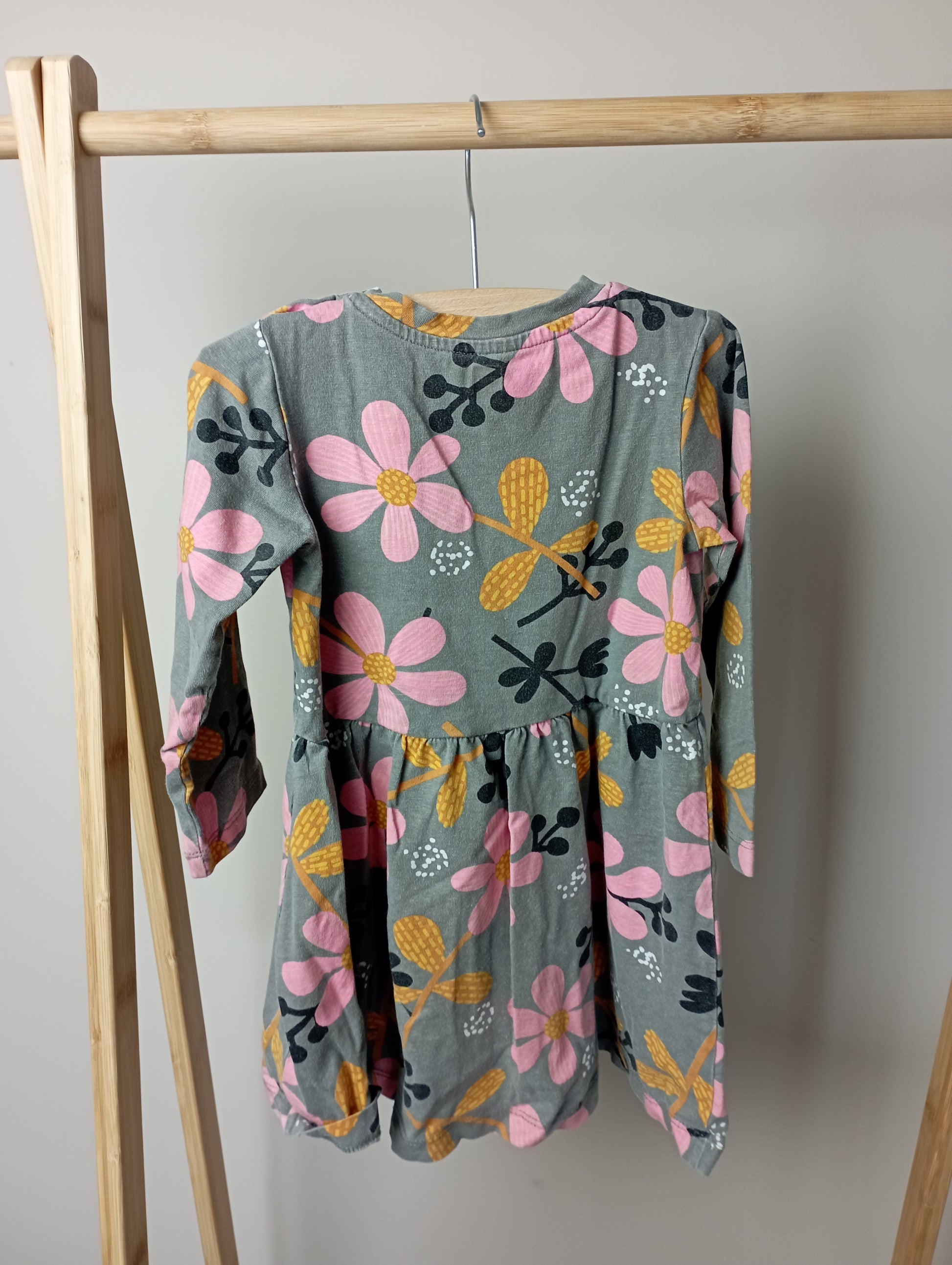 Jurkje met bloemen 98 Hema