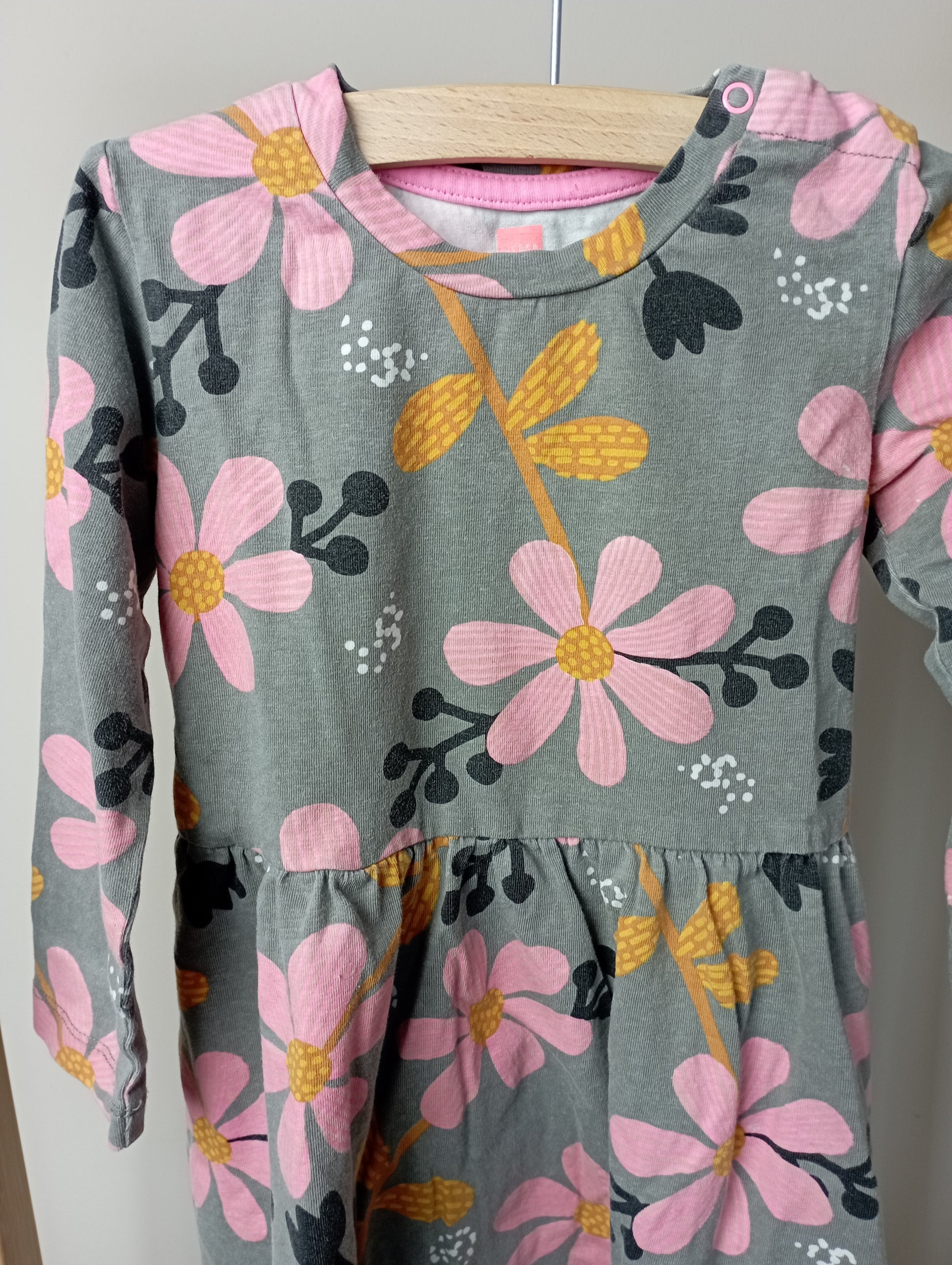 Jurkje met bloemen 98 Hema