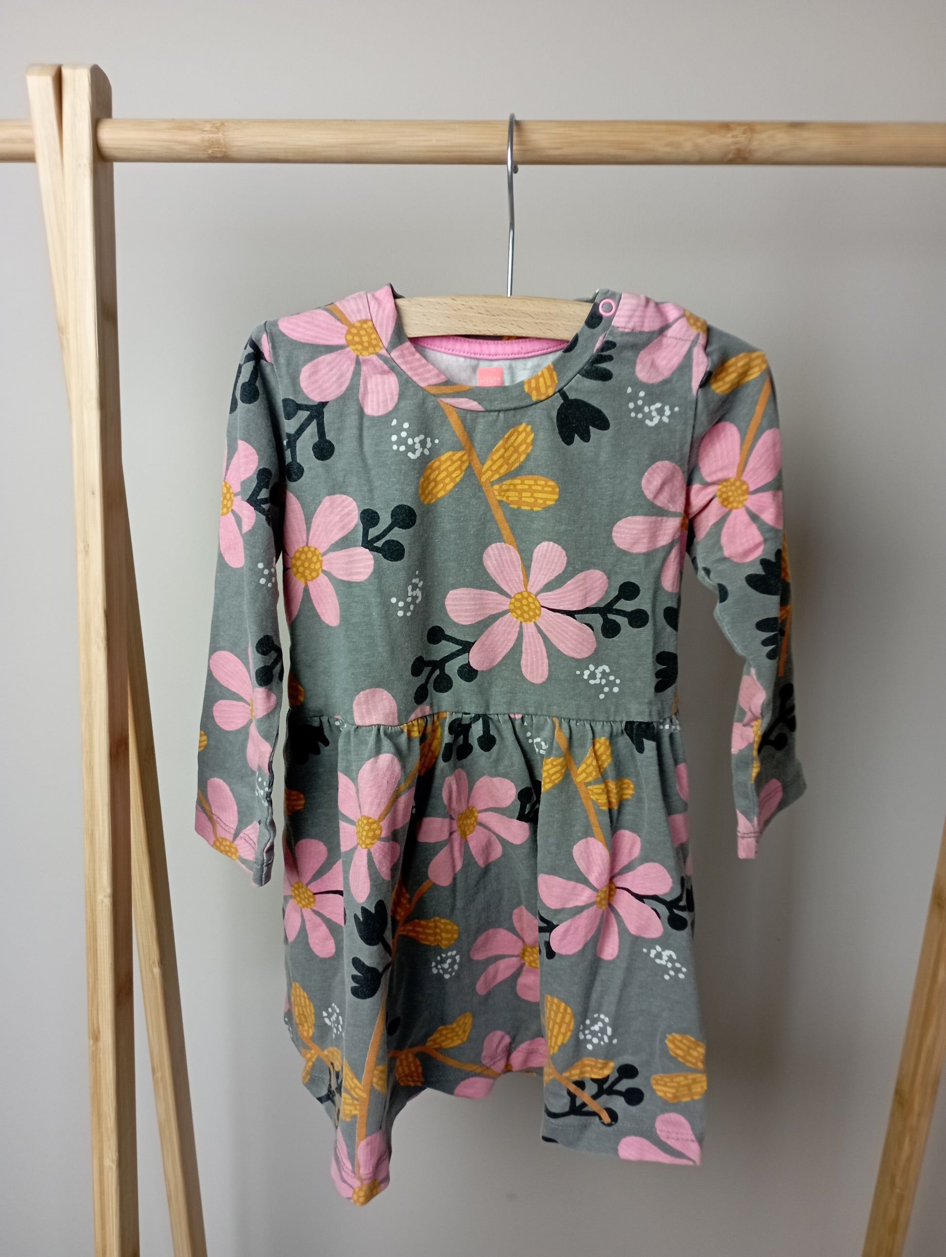 Jurkje met bloemen 98 Hema
