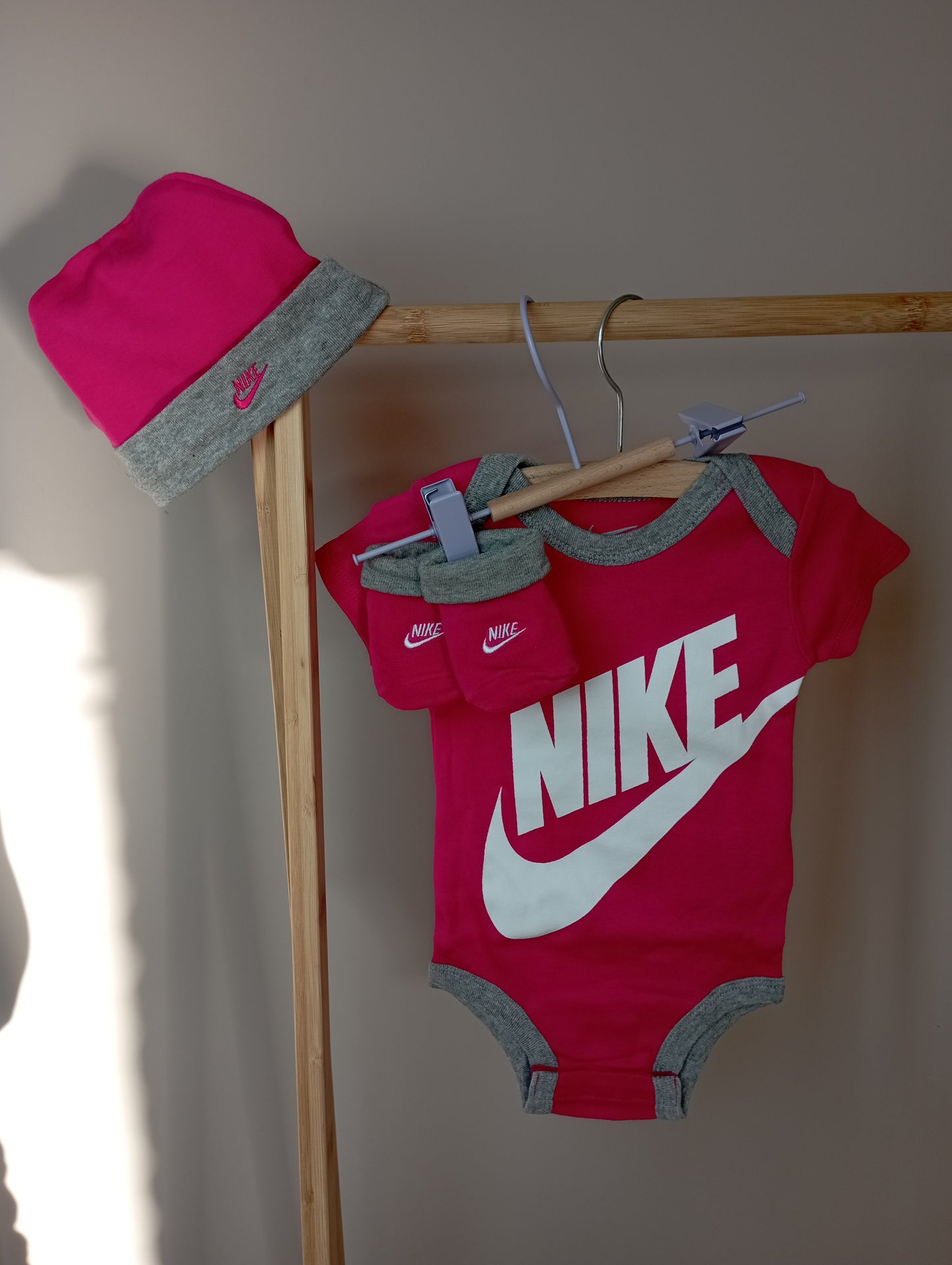 Setje: romper, sokken & muts 6-12m Nike