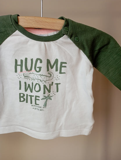 Longsleeve "Hug me I won't bite..." 62 Feetje