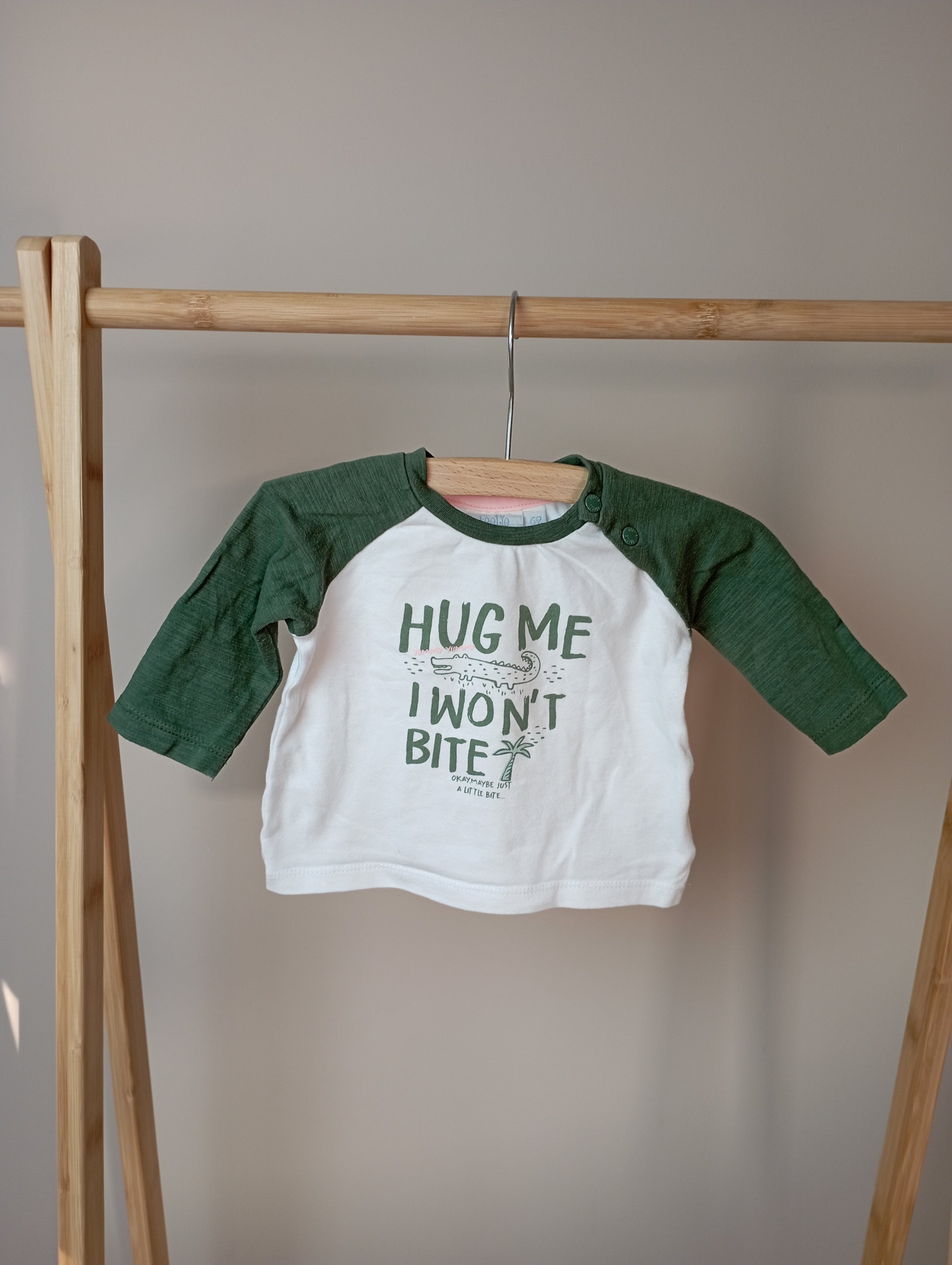 Longsleeve "Hug me I won't bite..." 62 Feetje