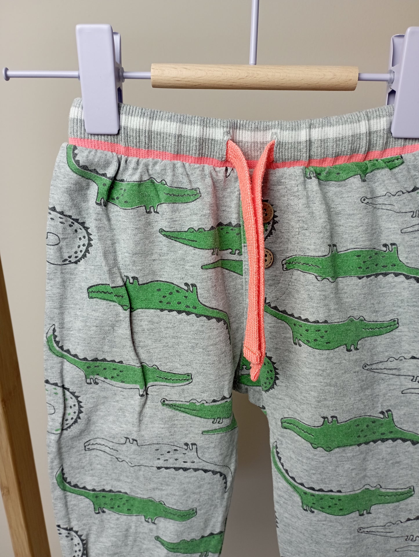 Comfy broek met krokodillen 68 Bess