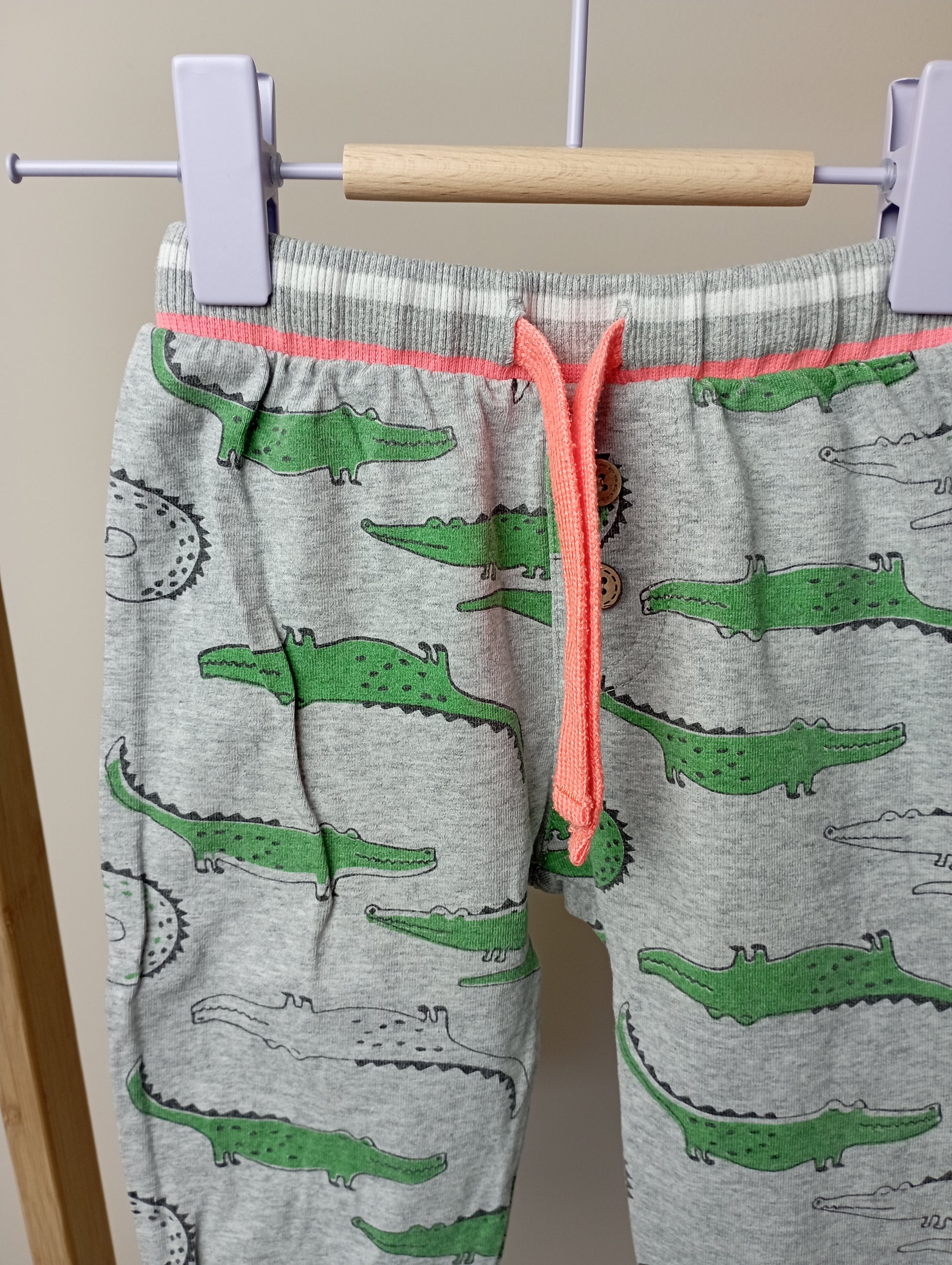 Comfy broek met krokodillen 68 Bess