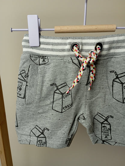 Short met brikjes 68 Feetje