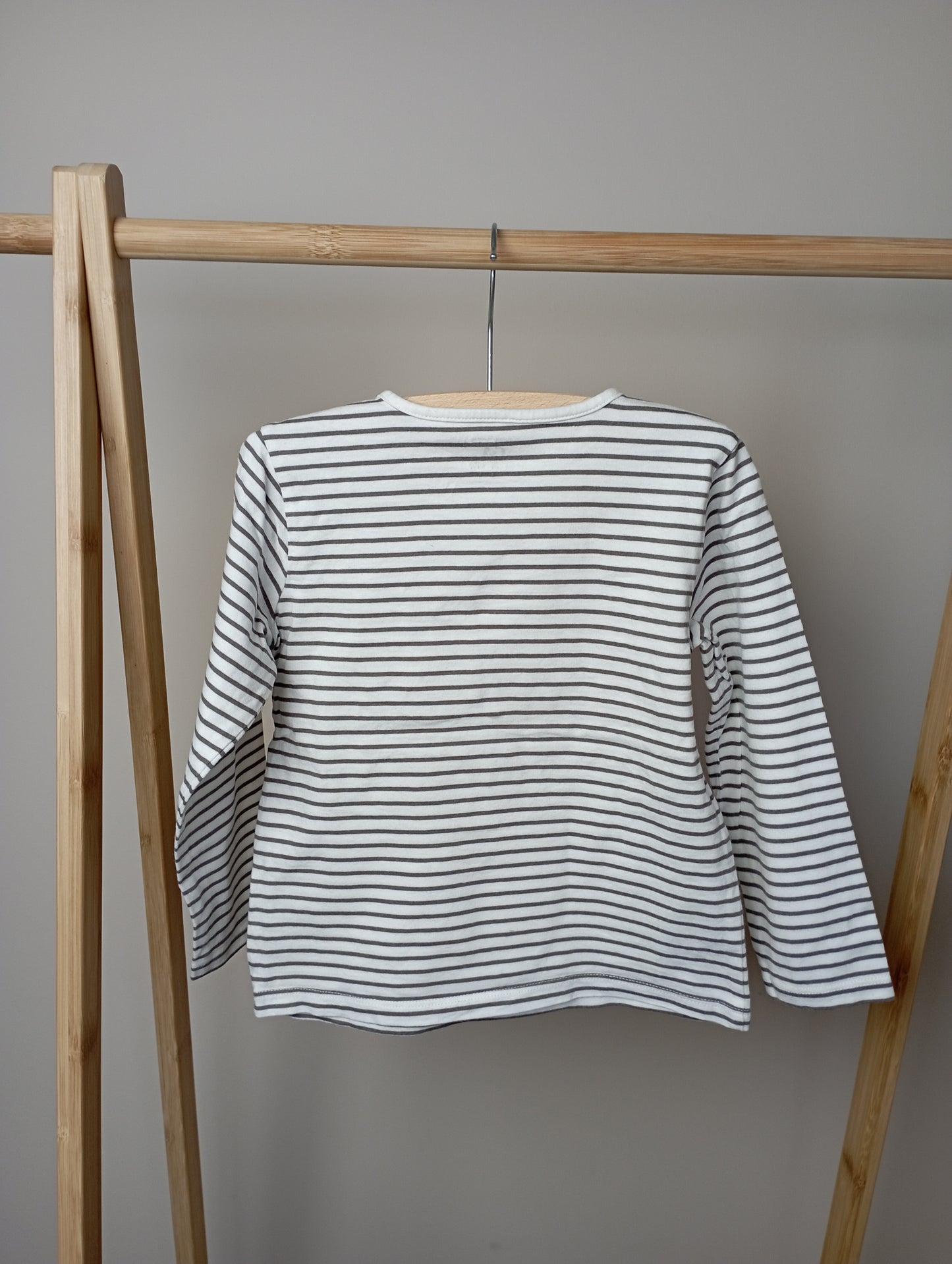Longsleeve met zakje 98 C&A