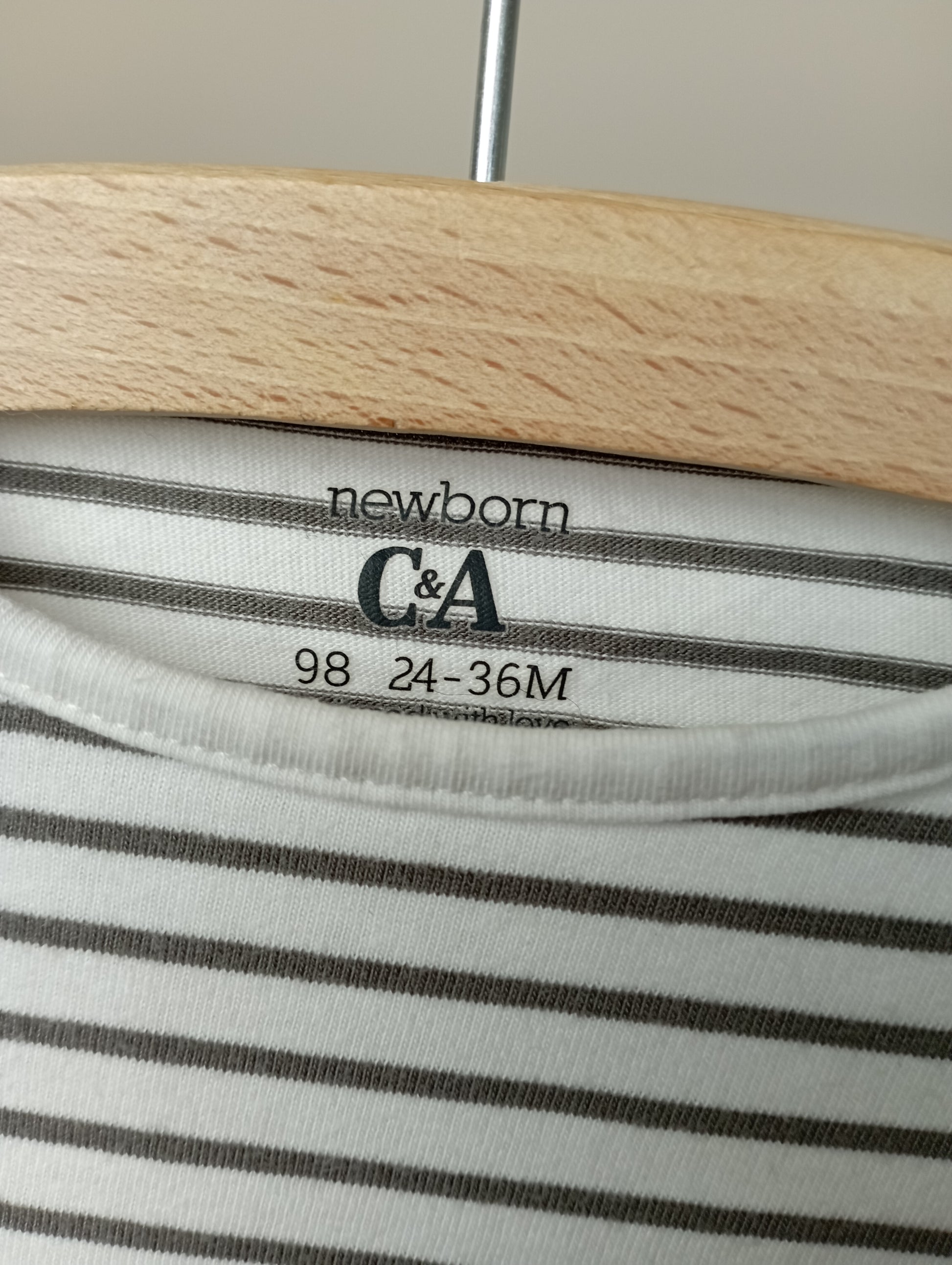 Longsleeve met zakje 98 C&A