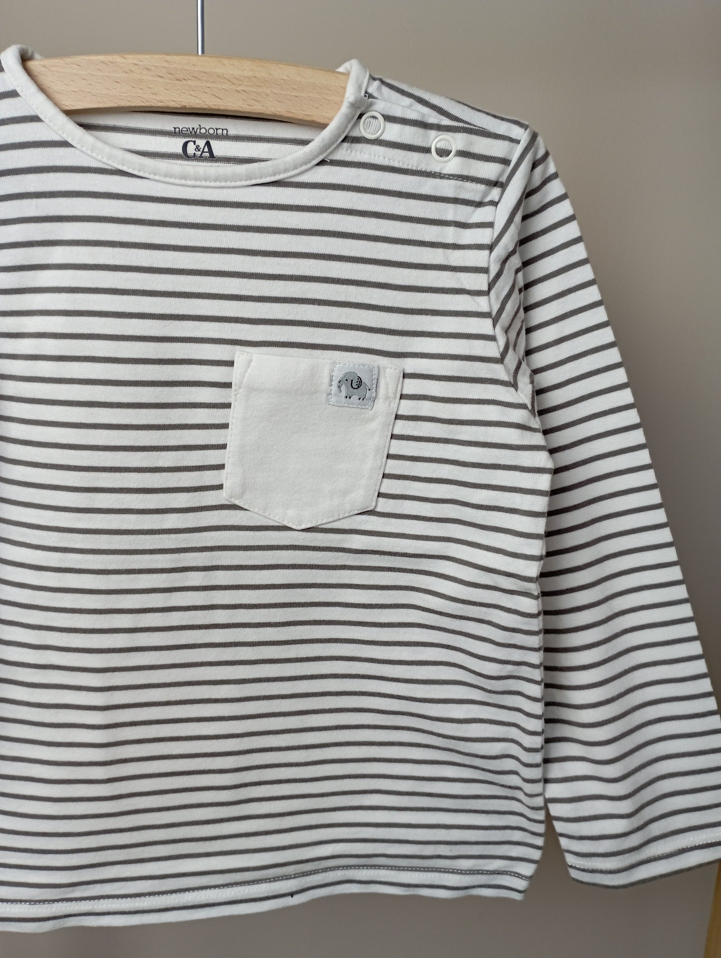 Longsleeve met zakje 98 C&A