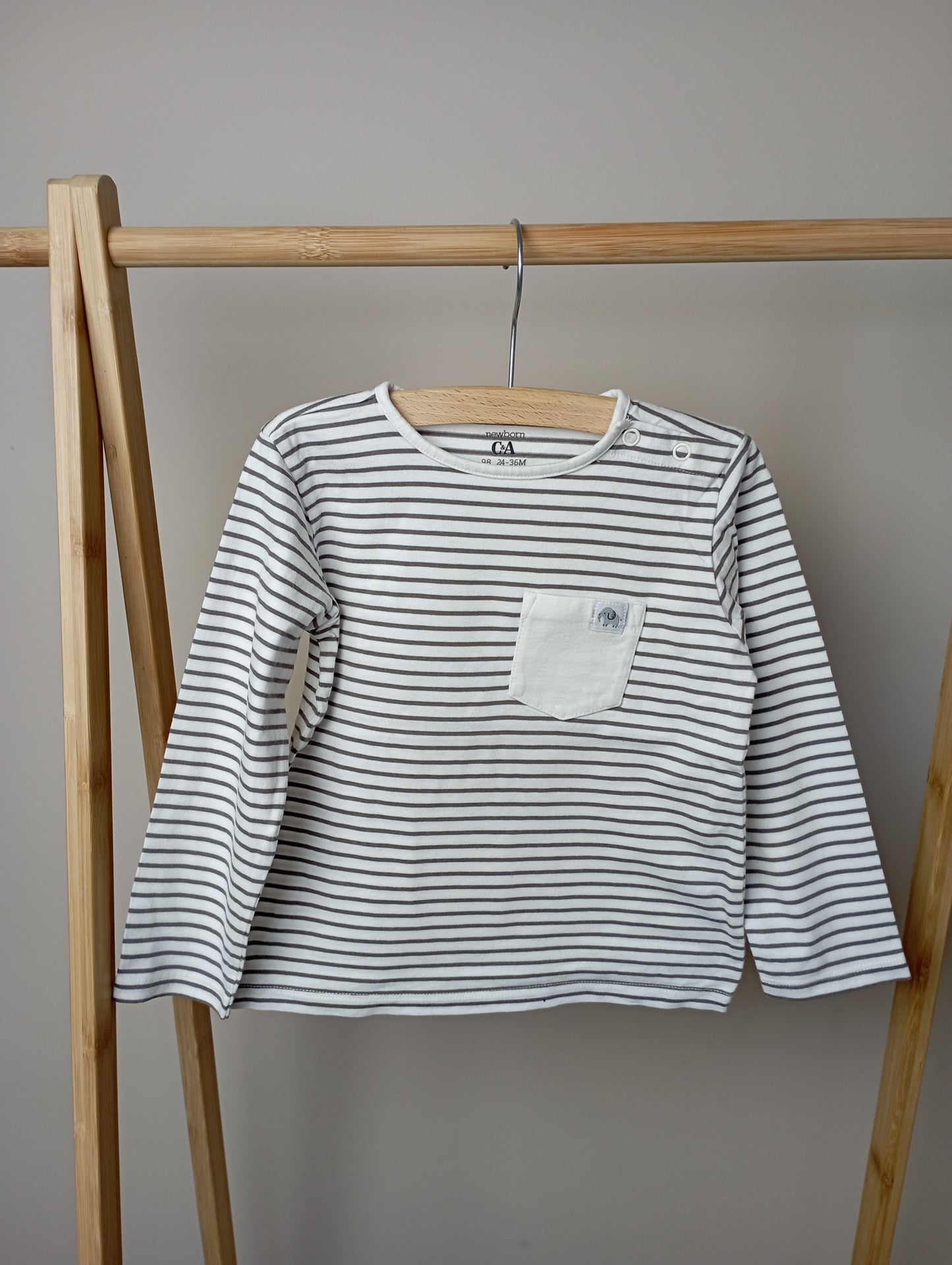 Longsleeve met zakje 98 C&A
