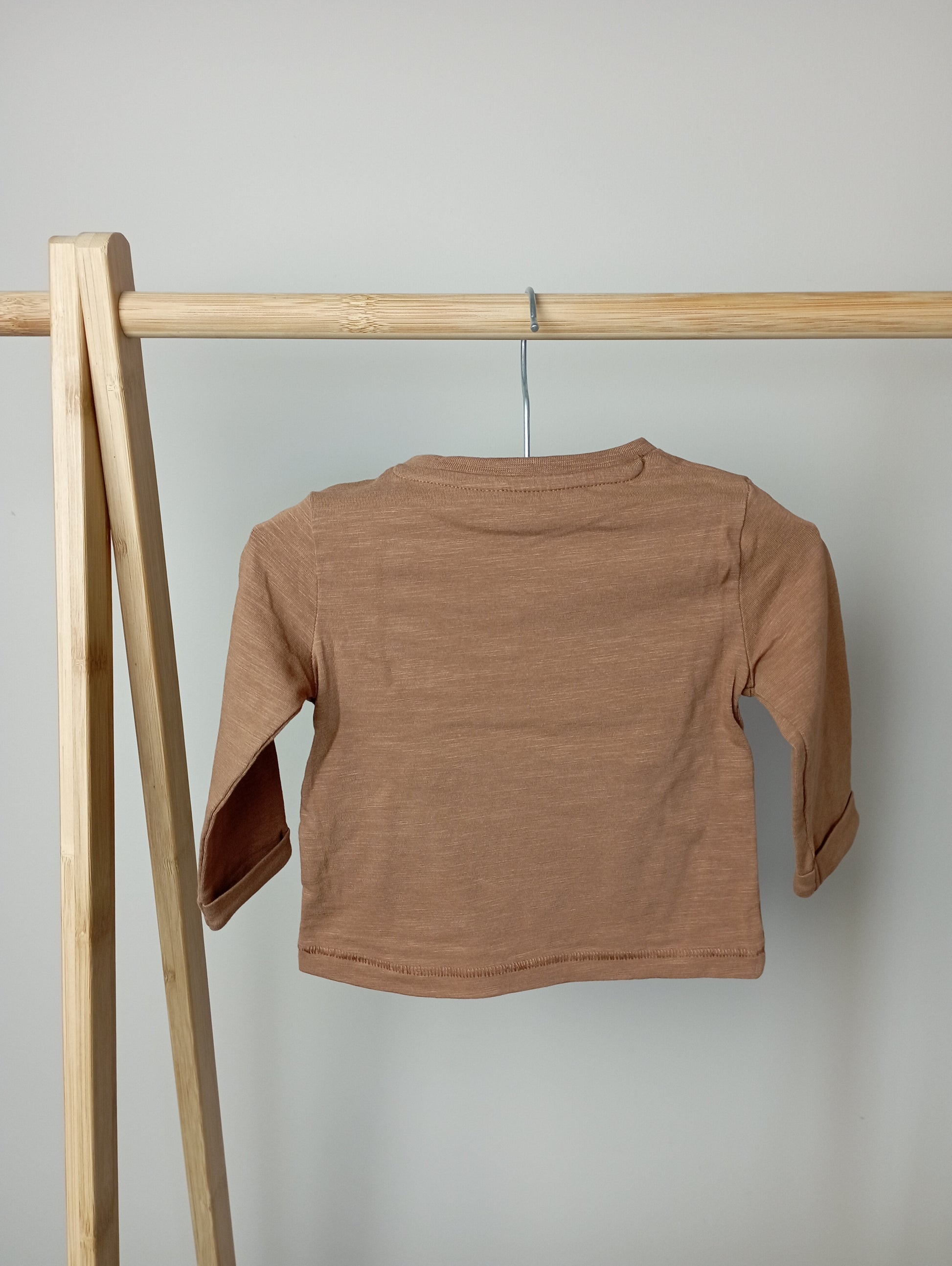 Longsleeve met knoopje 62 Cuddles and smiles