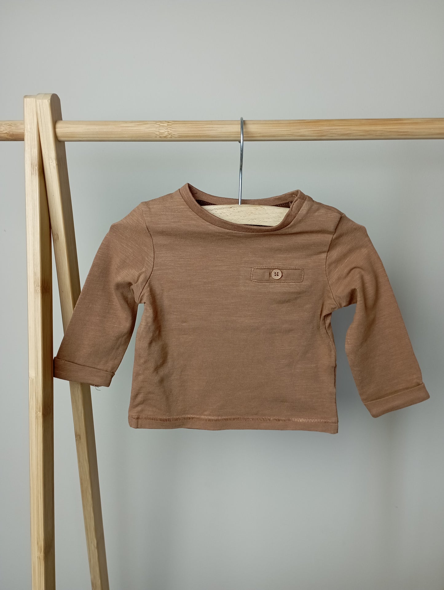 Longsleeve met knoopje 62 Cuddles and smiles